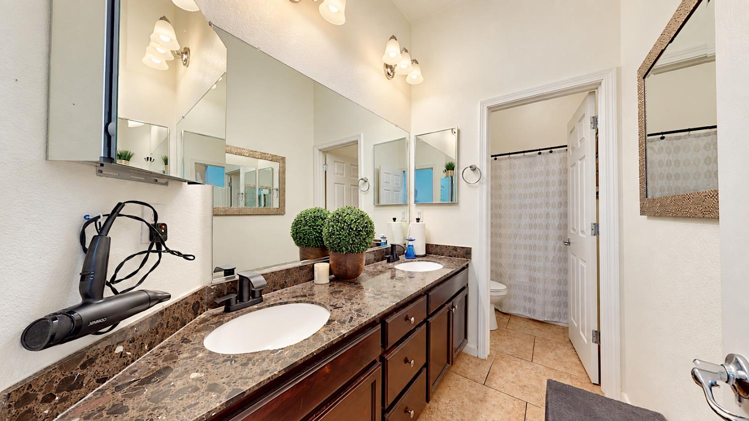 4403 Cherry Blossom Ln, Turlock, CA 95382