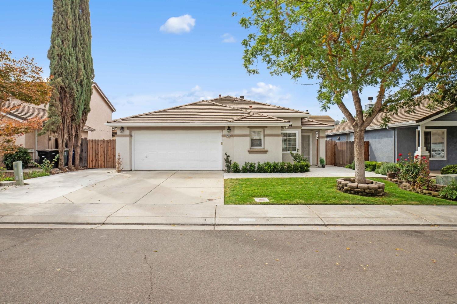 2432 Ives St, Modesto, CA 95355