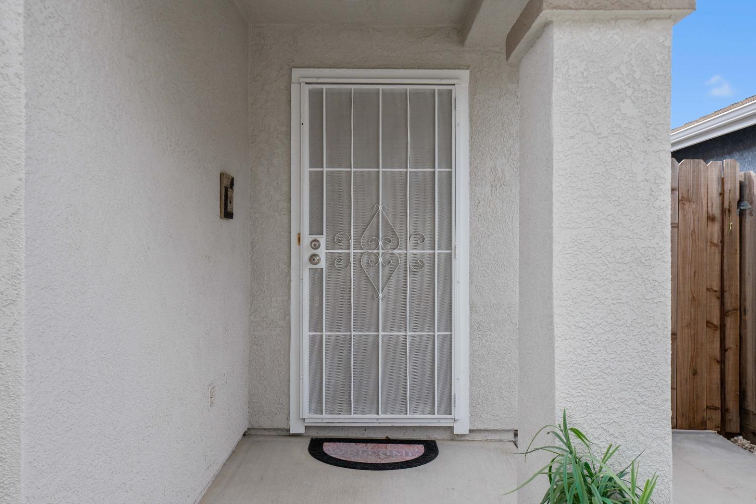 2432 Ives St, Modesto, CA 95355