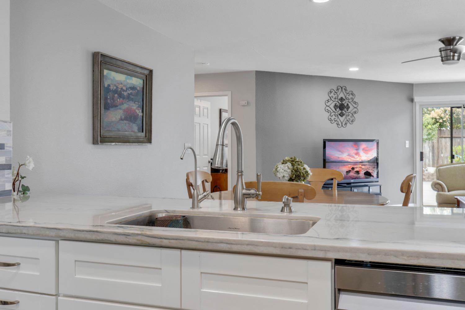 2432 Ives St, Modesto, CA 95355