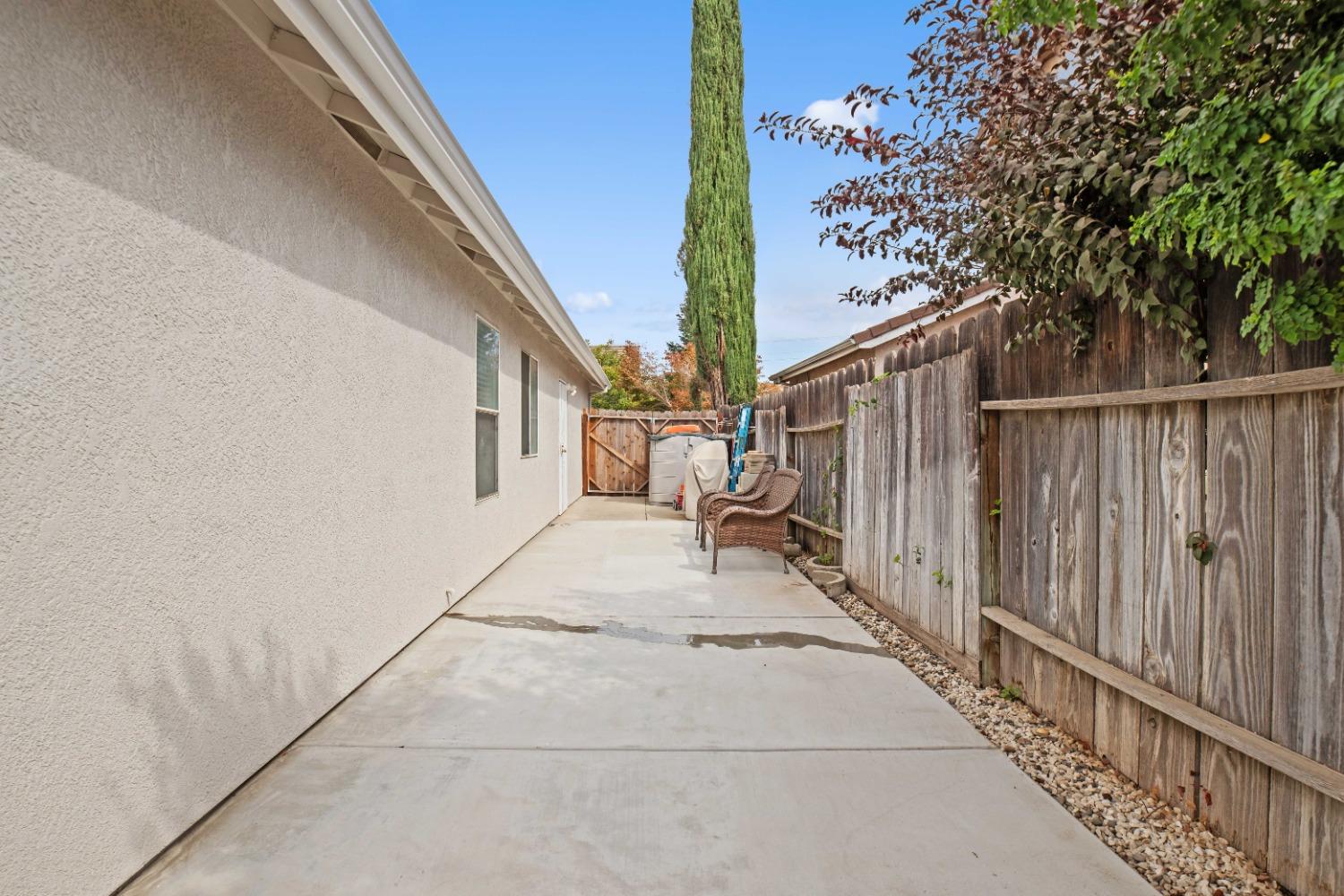 2432 Ives St, Modesto, CA 95355