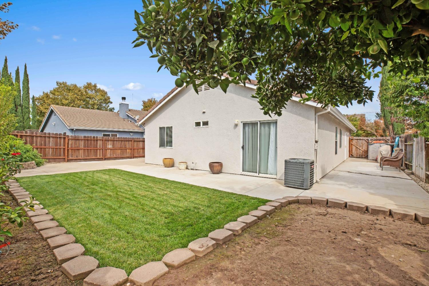 2432 Ives St, Modesto, CA 95355