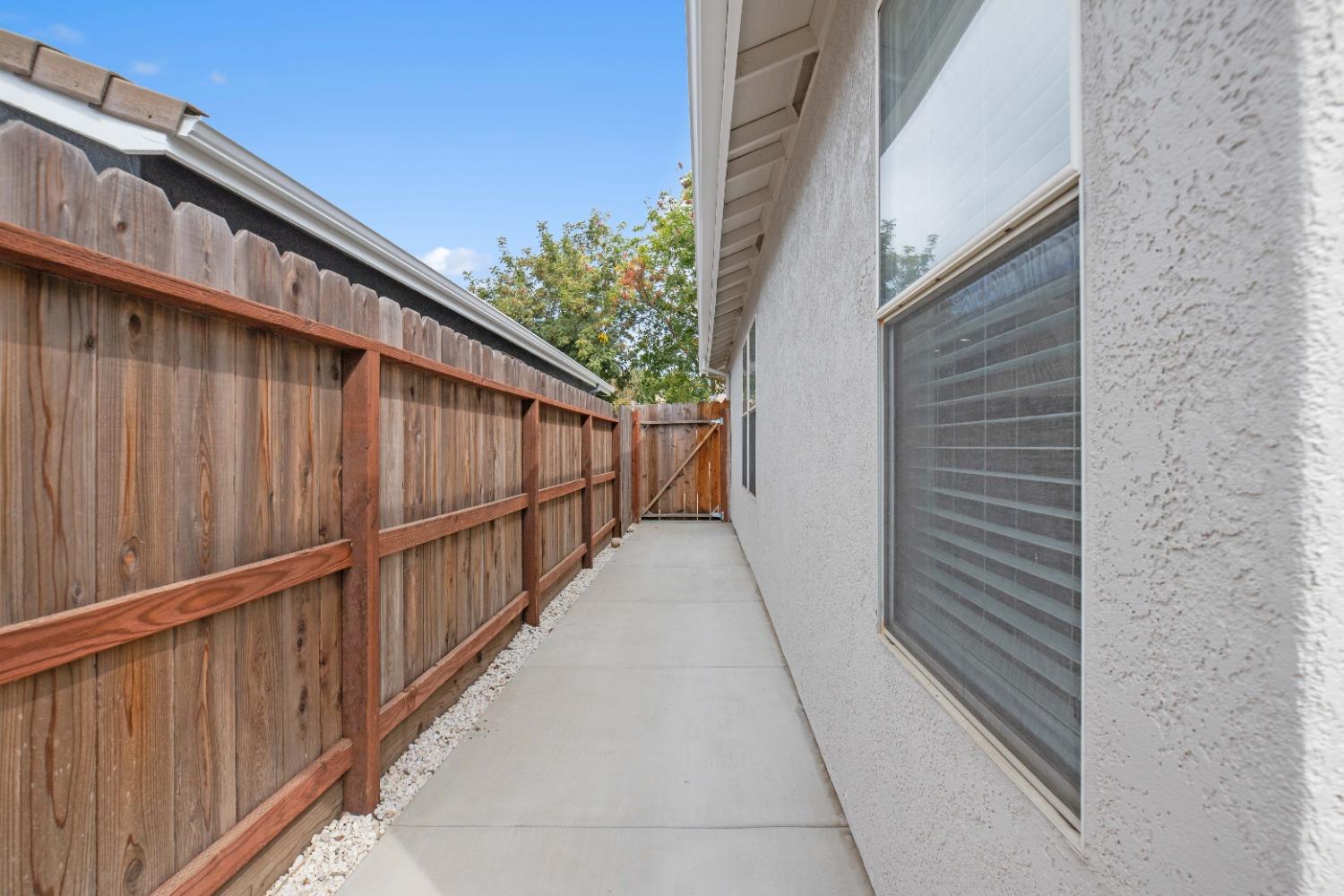 2432 Ives St, Modesto, CA 95355