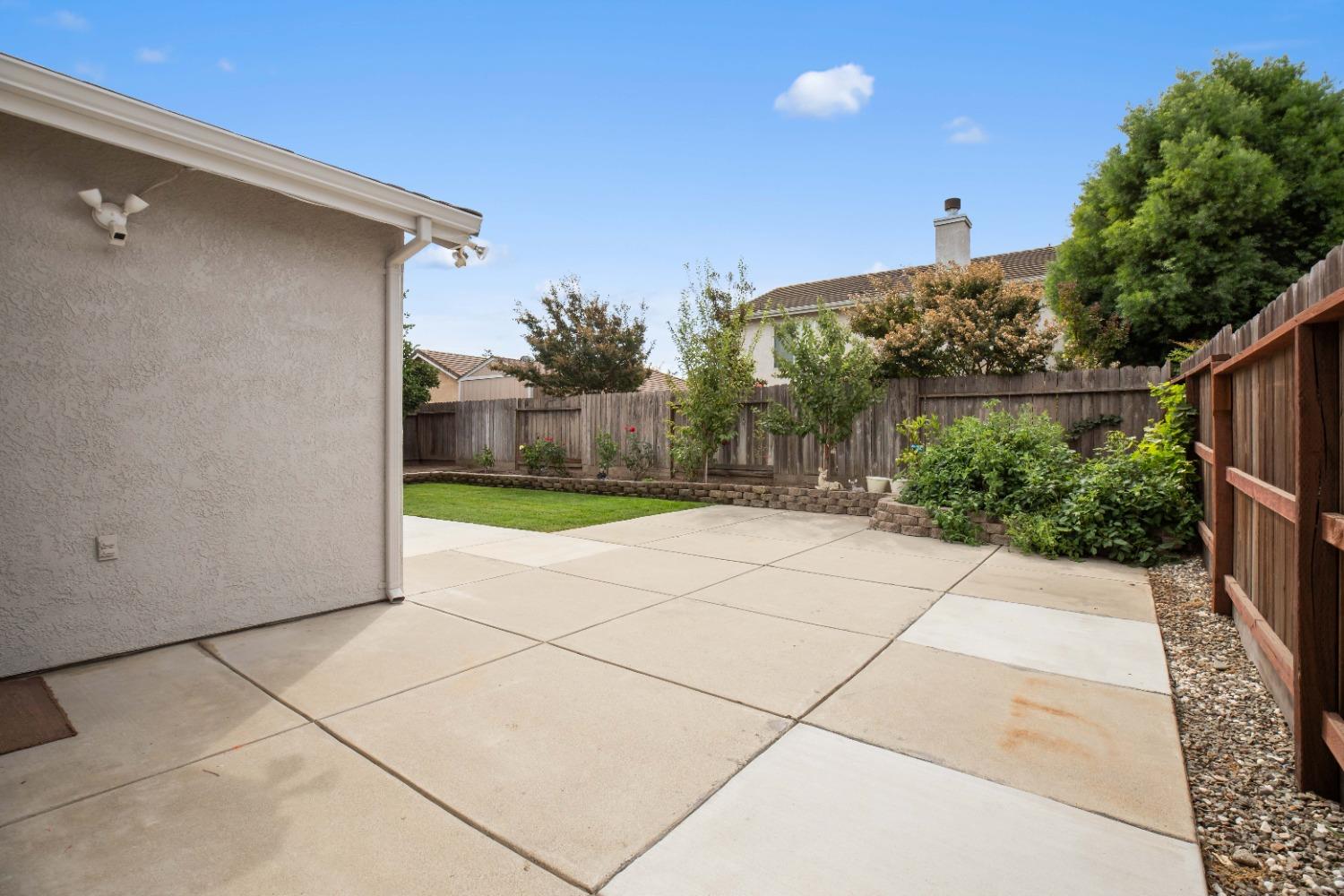 2432 Ives St, Modesto, CA 95355