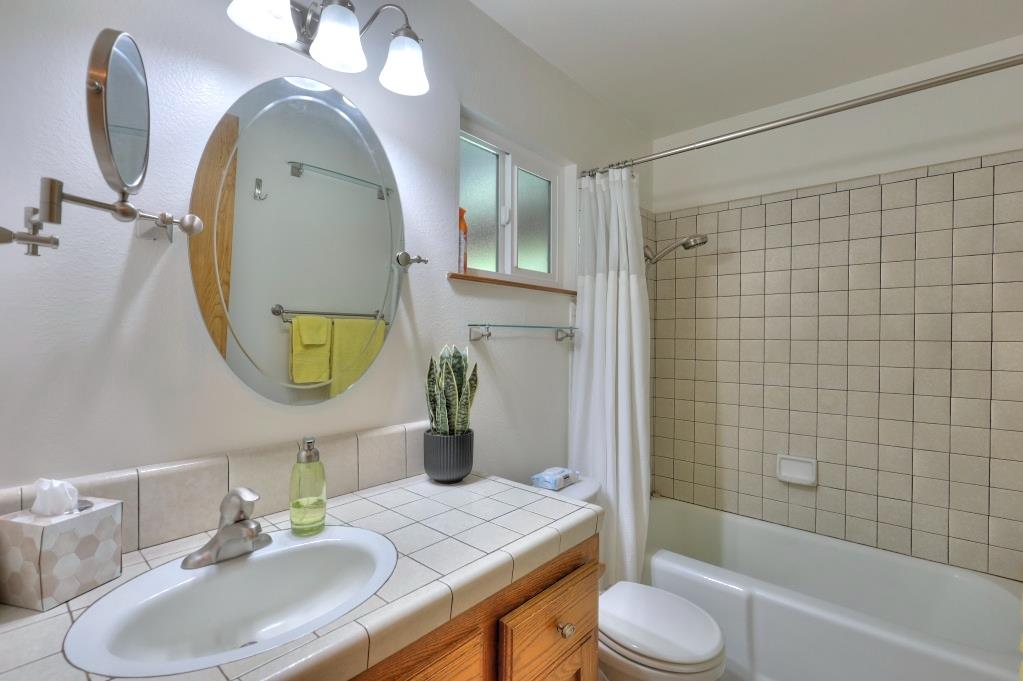 3808 Poinsettia Dr, Modesto, CA 95356