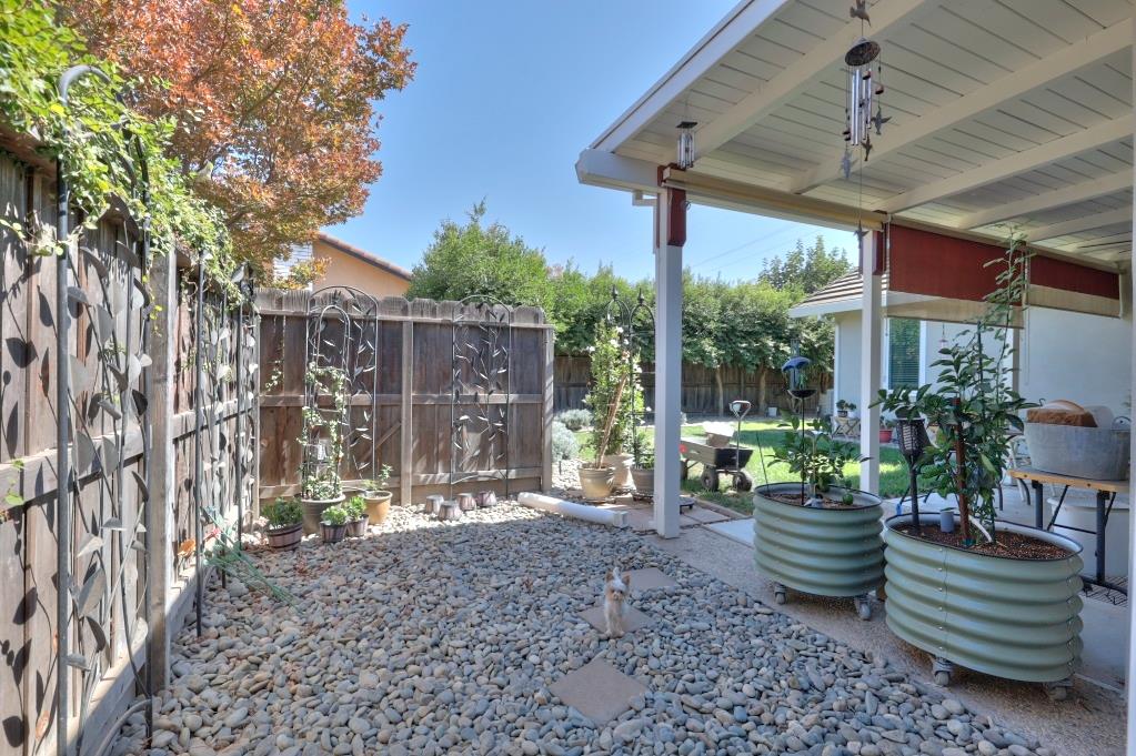3808 Poinsettia Dr, Modesto, CA 95356