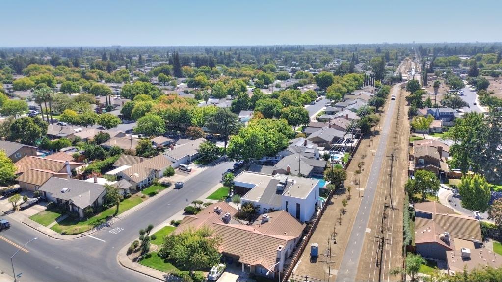 3808 Poinsettia Dr, Modesto, CA 95356