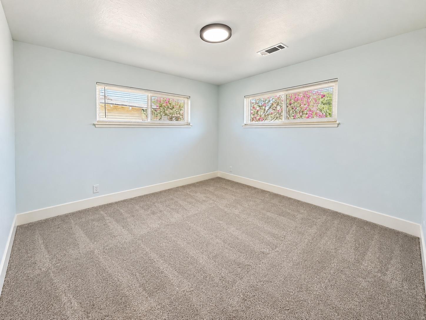 3856 N Hacienda Dr, Fresno, CA 93705