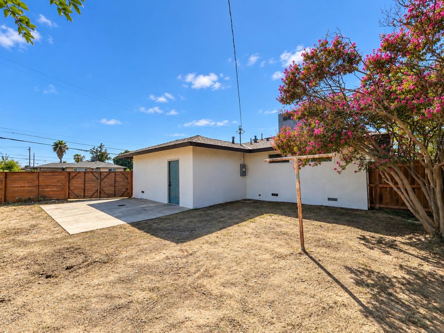 3856 N Hacienda Dr, Fresno, CA 93705
