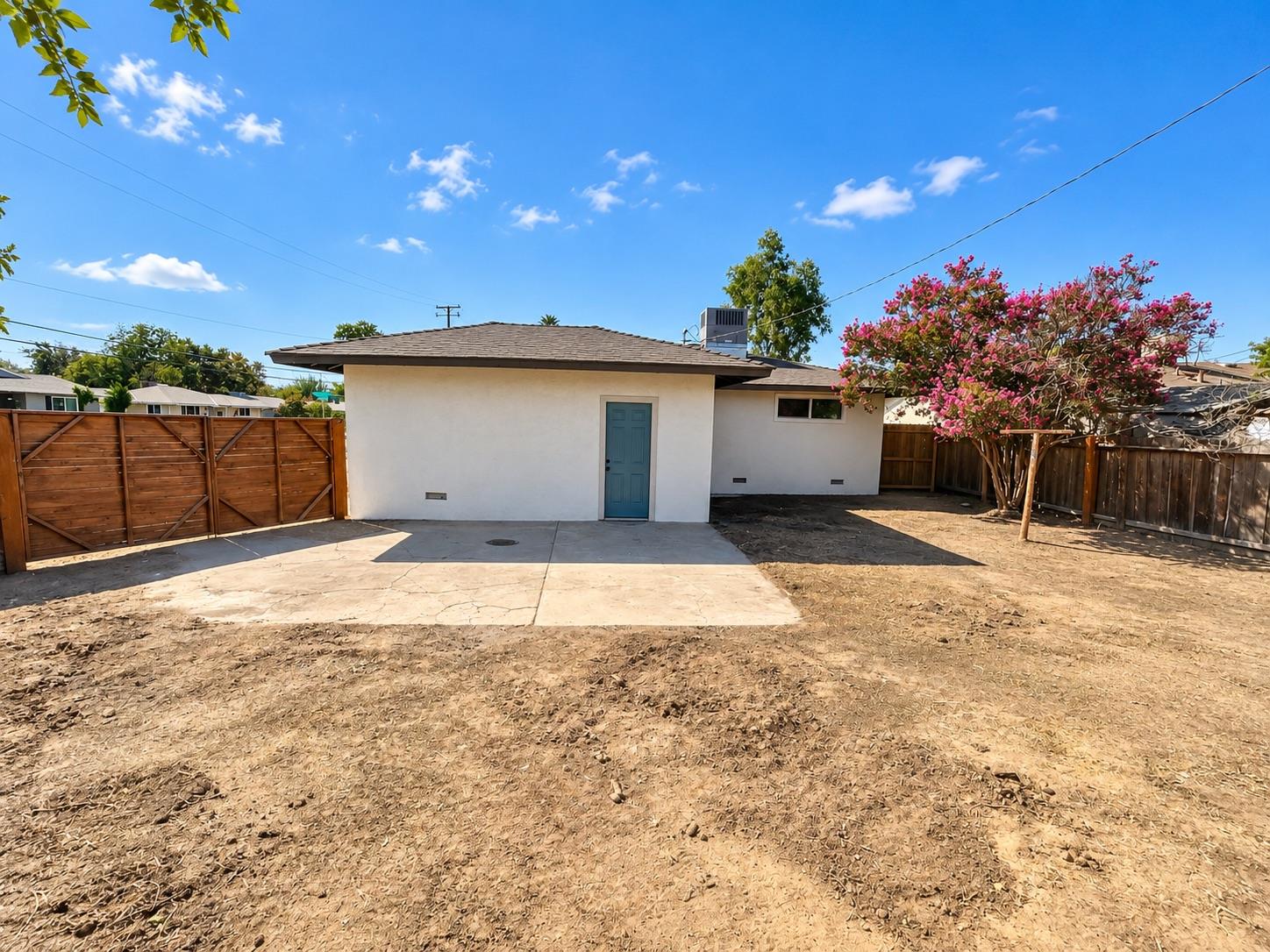 3856 N Hacienda Dr, Fresno, CA 93705