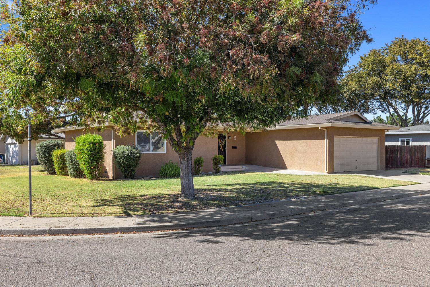 913 Sylvia St, Gustine, CA 95322