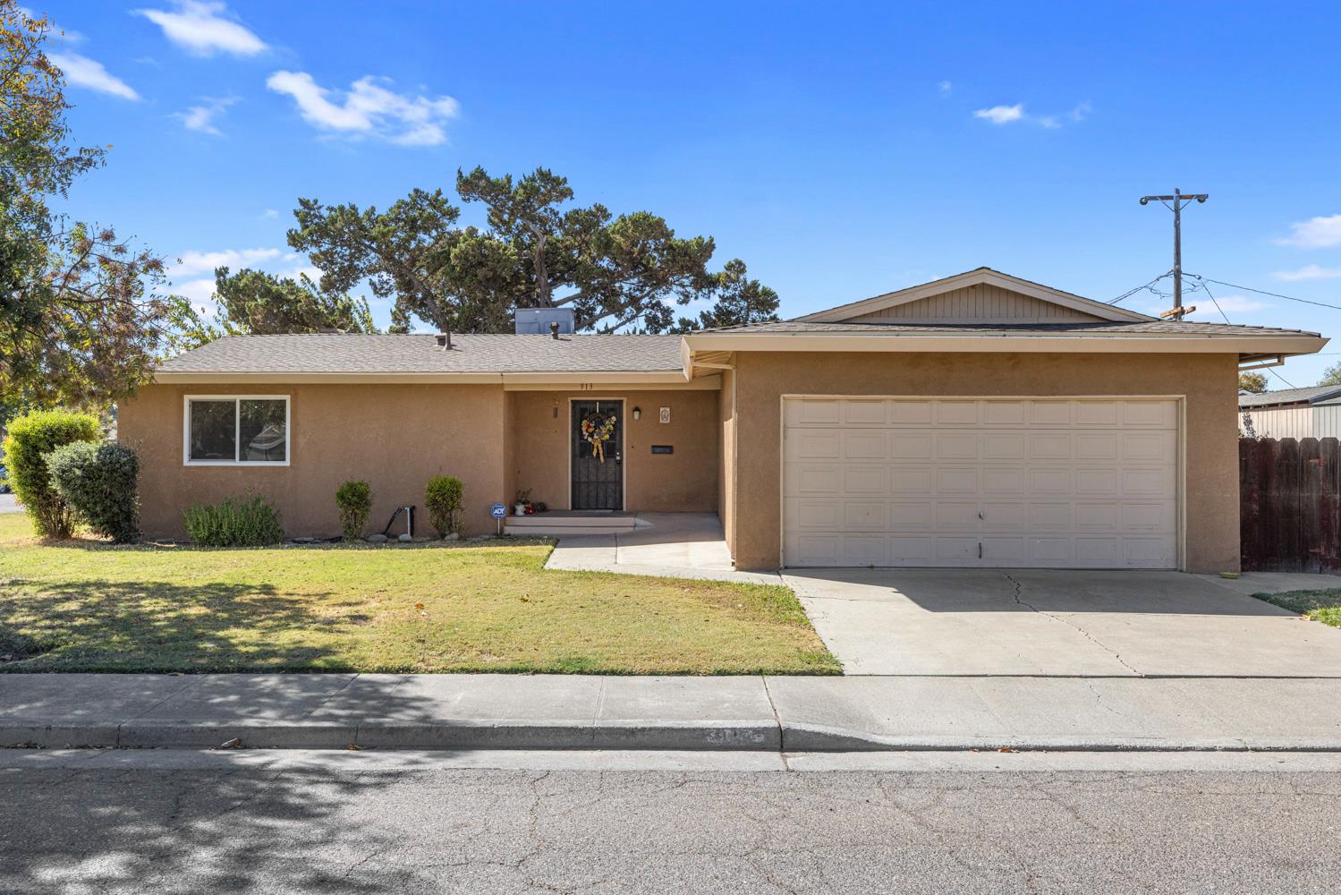 913 Sylvia St, Gustine, CA 95322