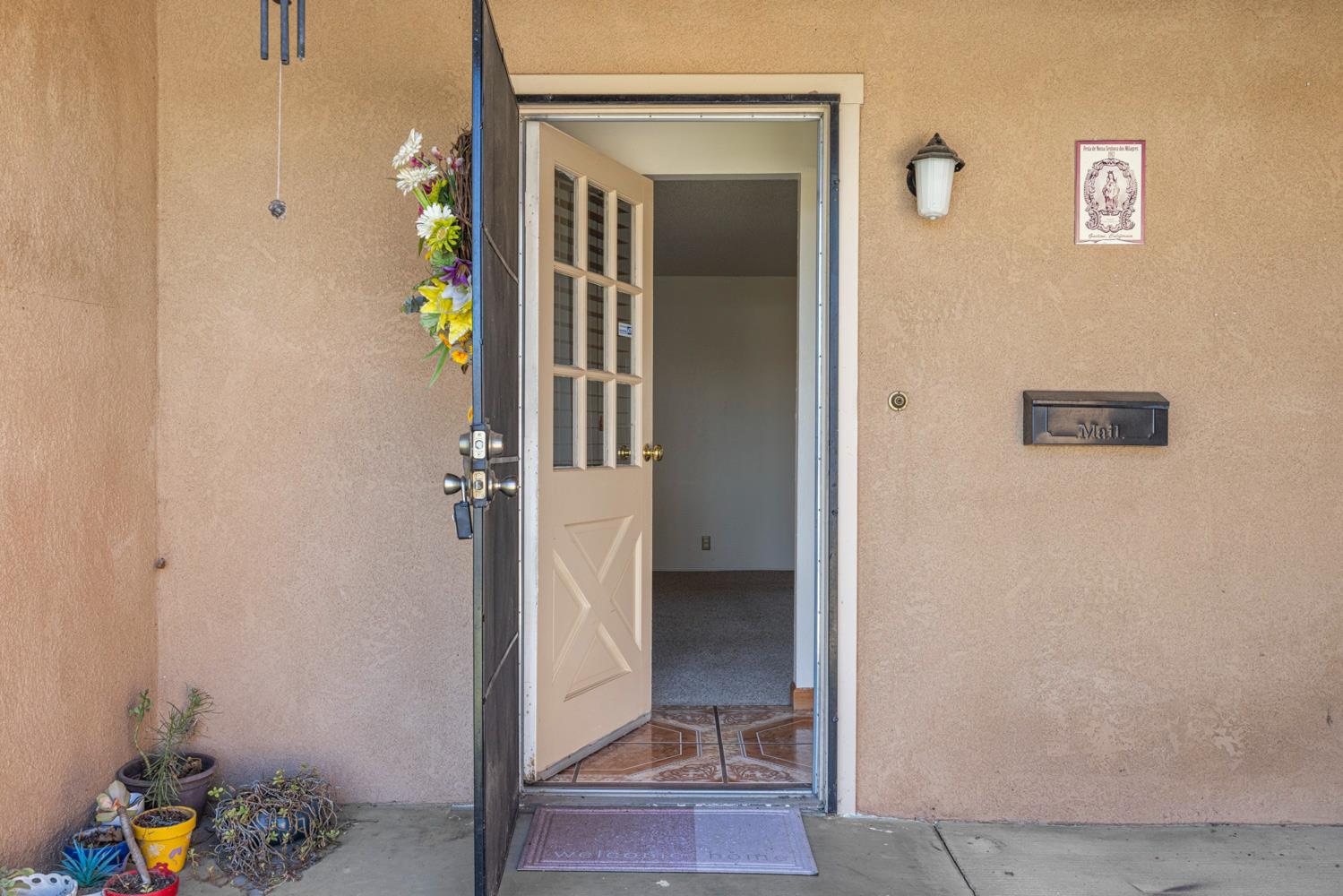 913 Sylvia St, Gustine, CA 95322
