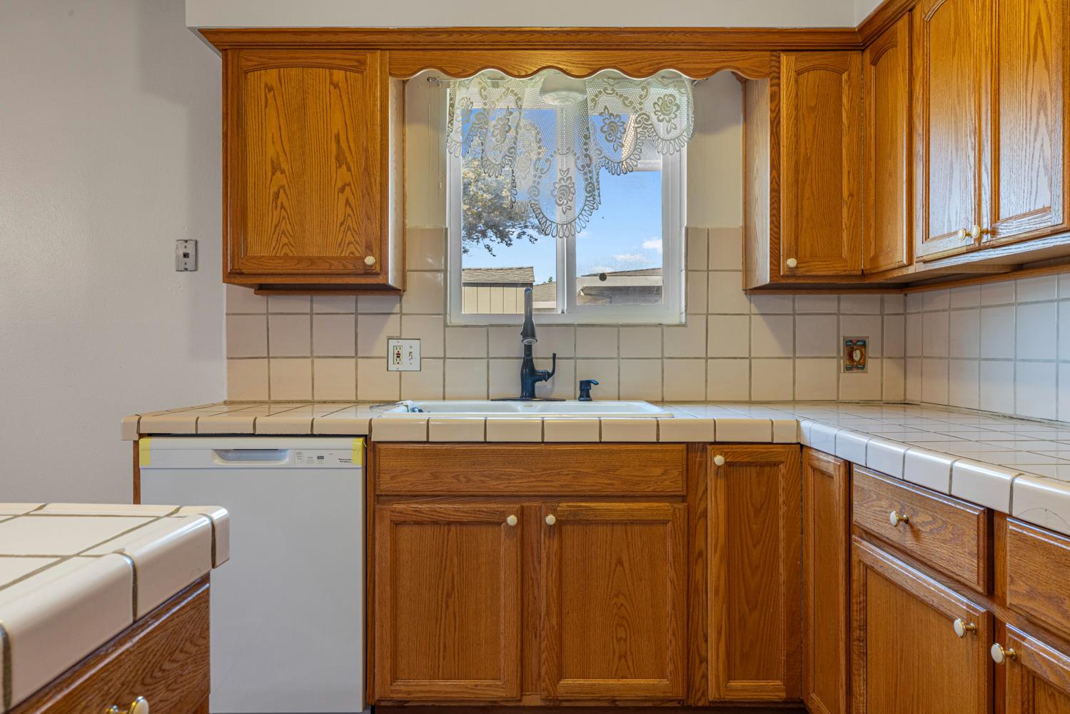 913 Sylvia St, Gustine, CA 95322