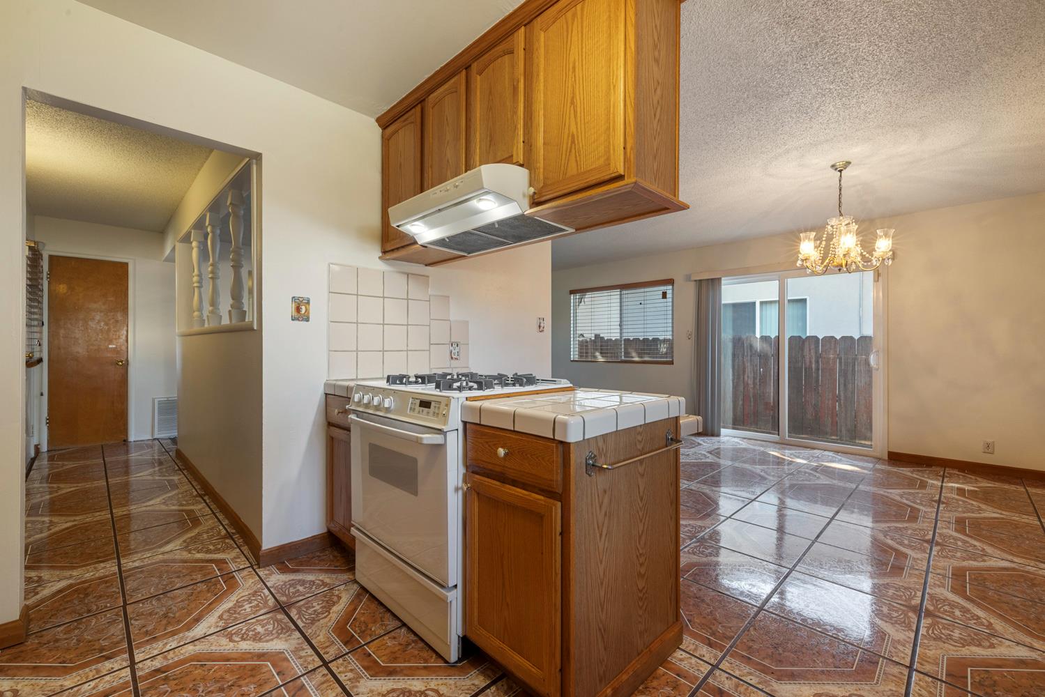 913 Sylvia St, Gustine, CA 95322