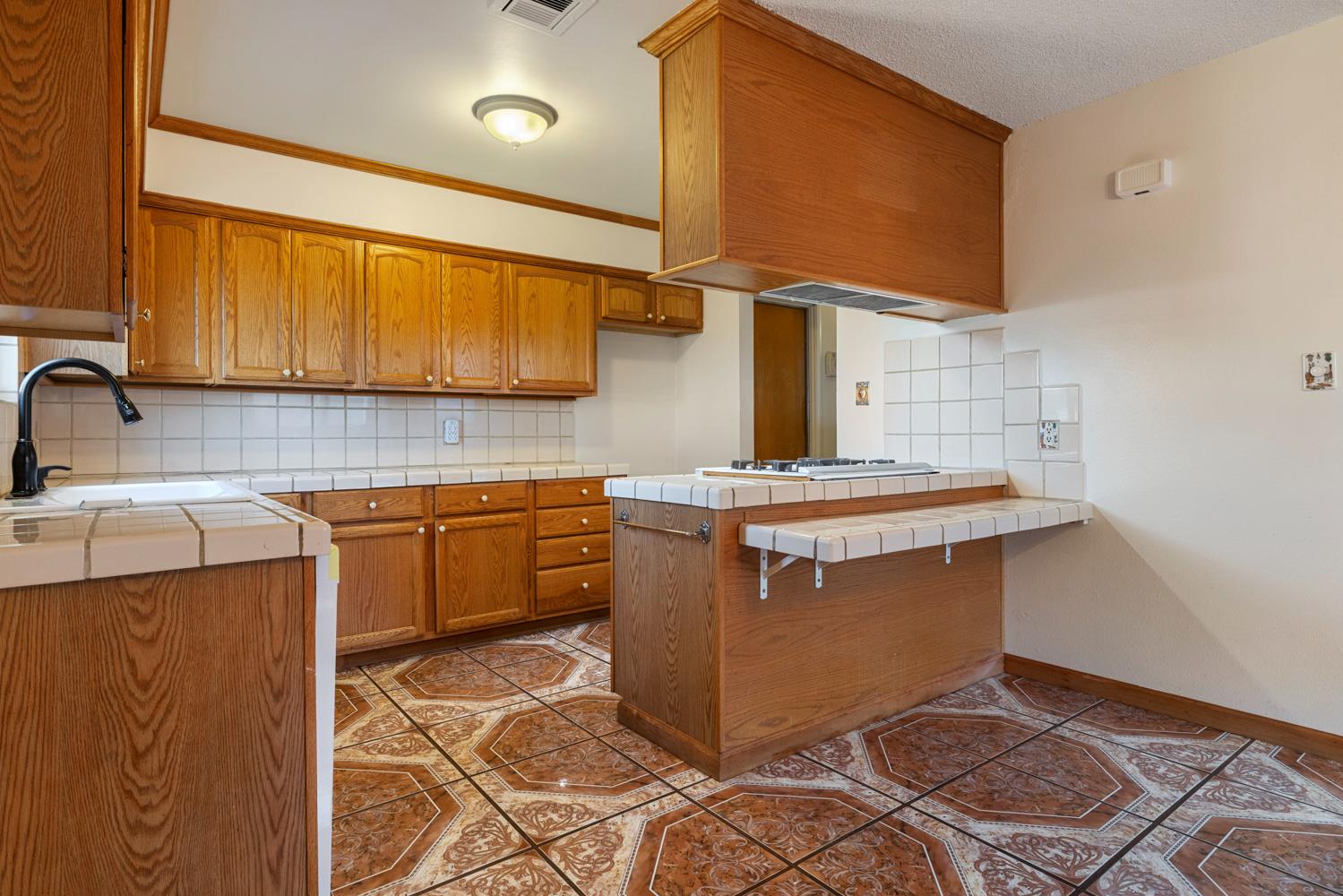913 Sylvia St, Gustine, CA 95322
