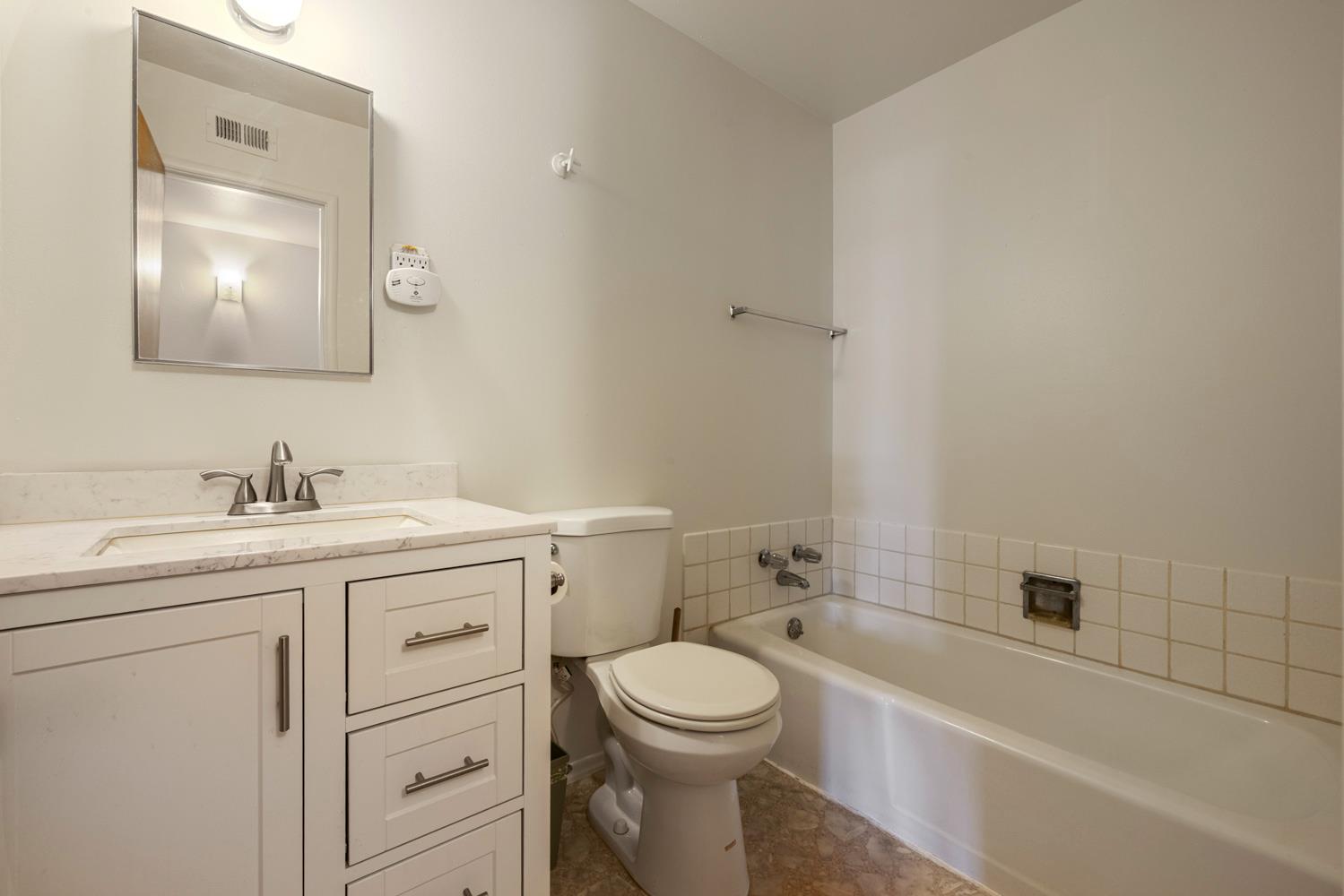 913 Sylvia St, Gustine, CA 95322