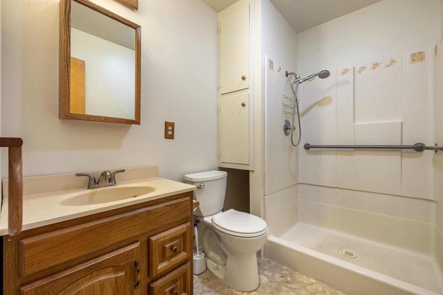 913 Sylvia St, Gustine, CA 95322