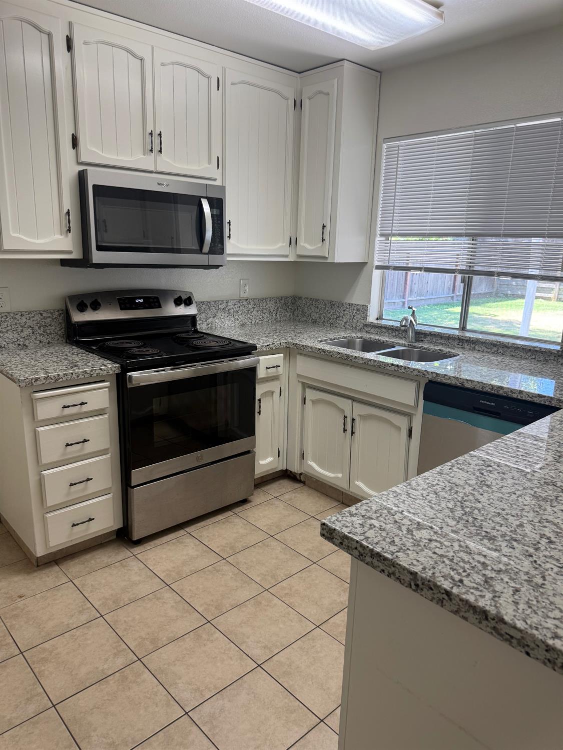 1647 1649 Moffett Rd, Ceres, CA 95307