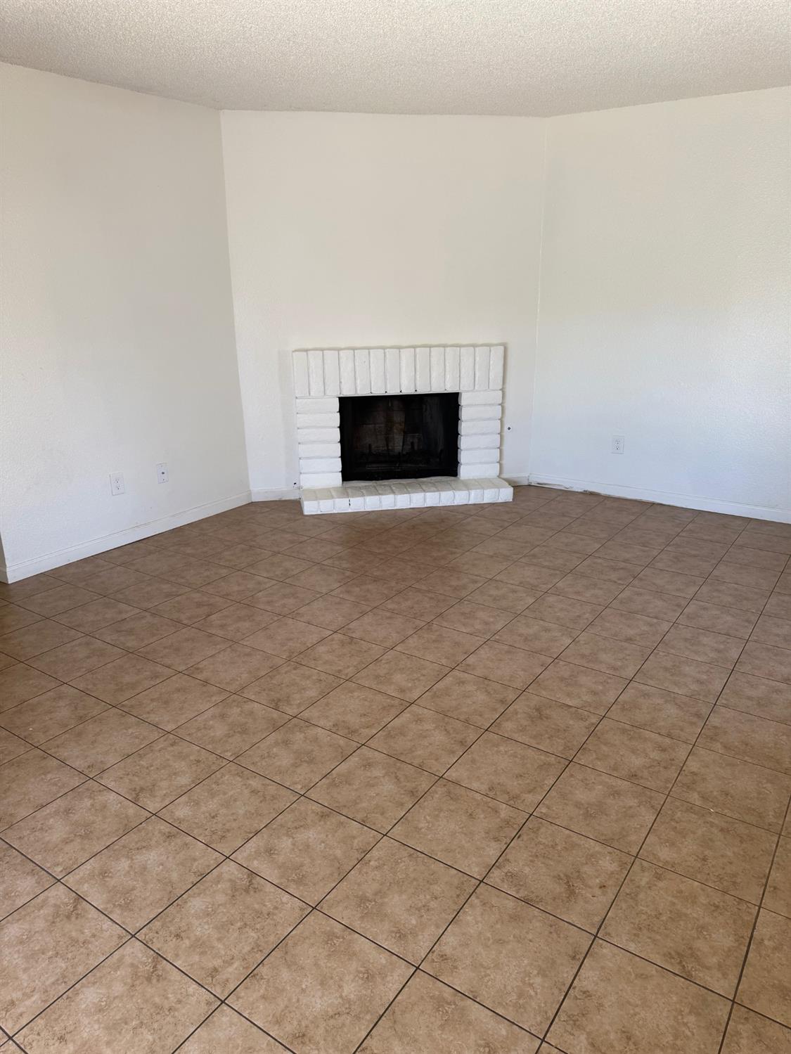 1647 1649 Moffett Rd, Ceres, CA 95307