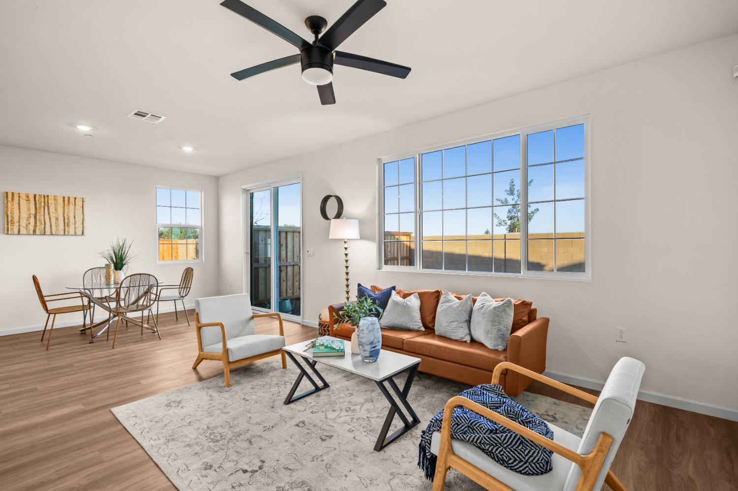 901 Farnham Dr, Patterson, CA 95363