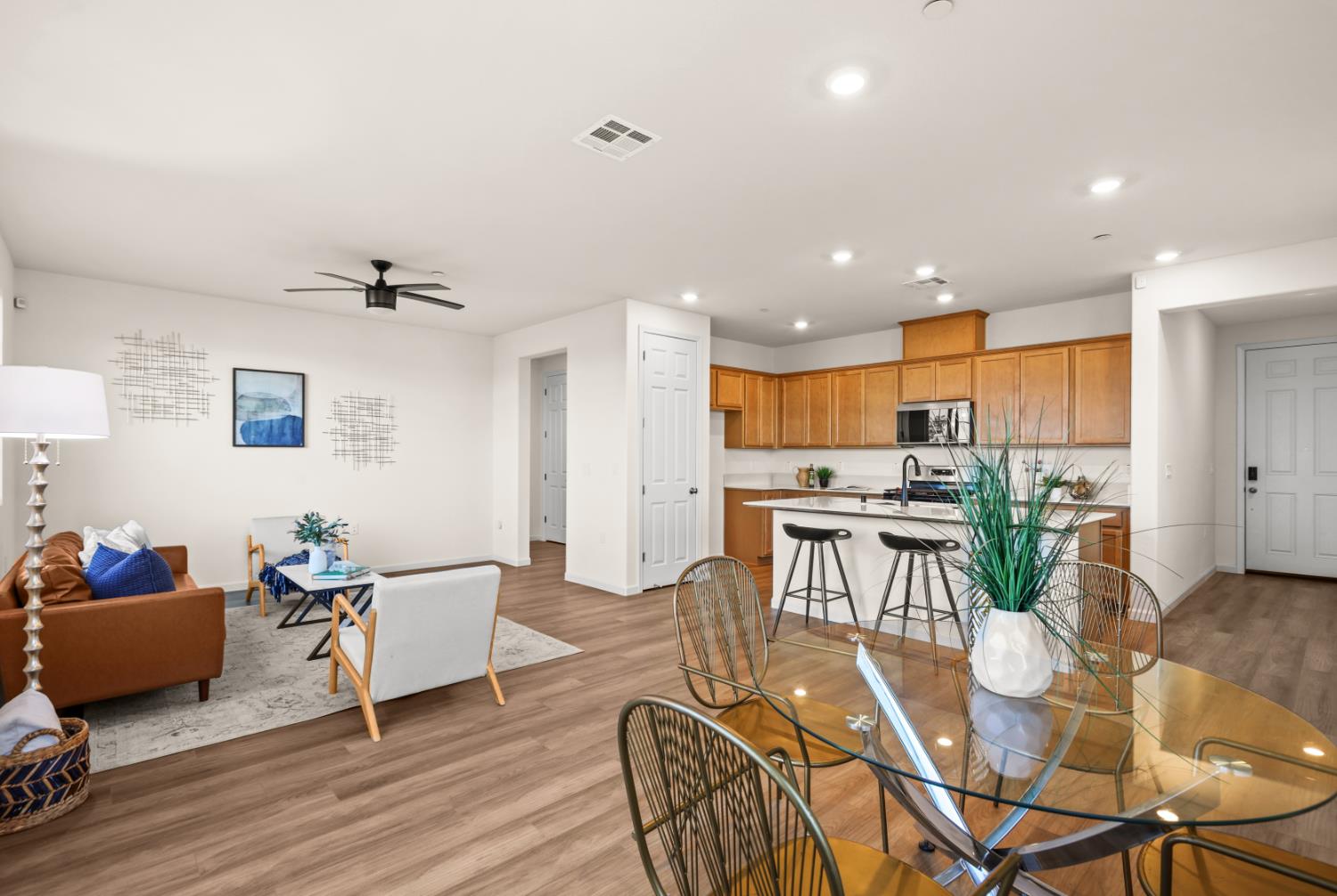 901 Farnham Dr, Patterson, CA 95363
