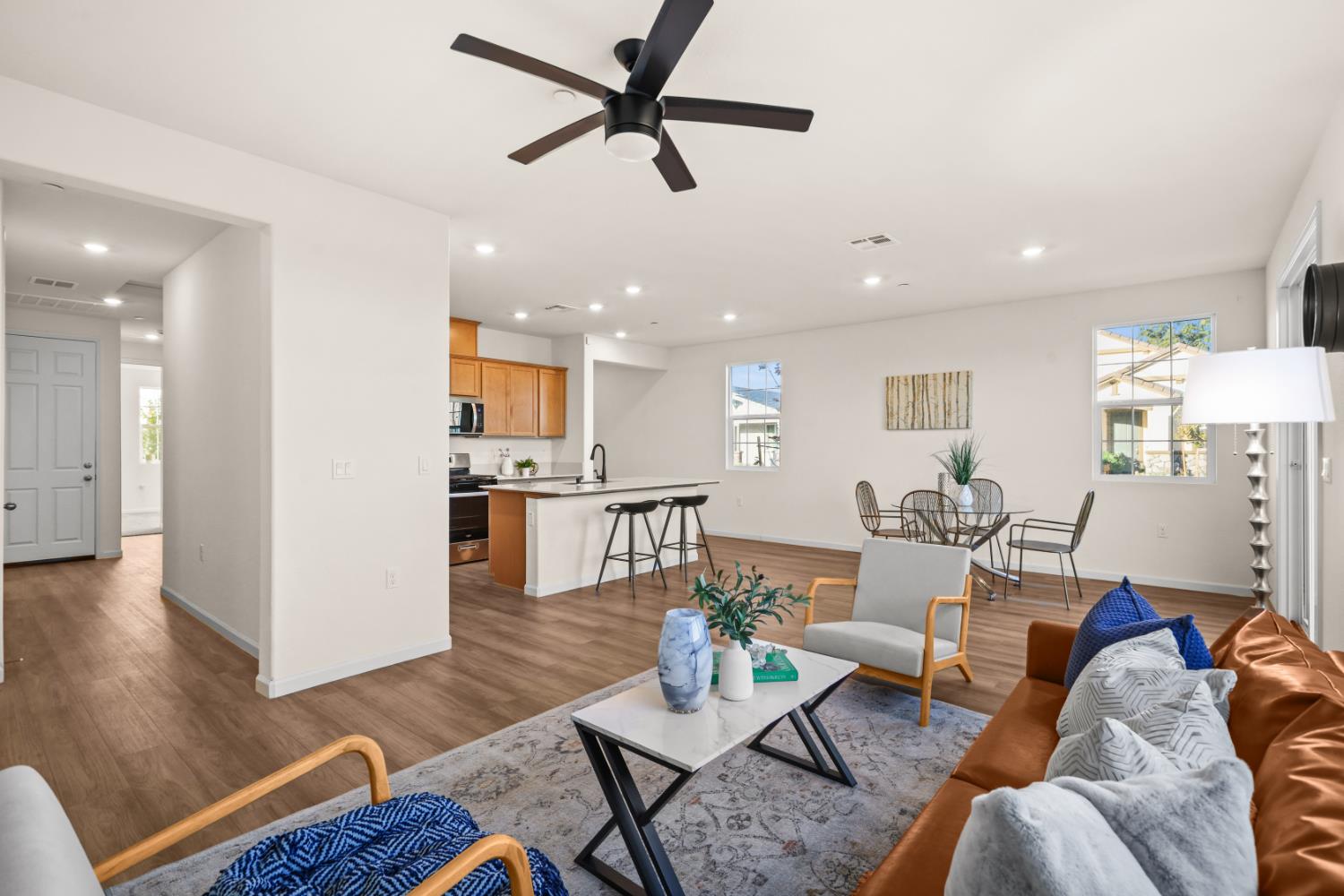 901 Farnham Dr, Patterson, CA 95363