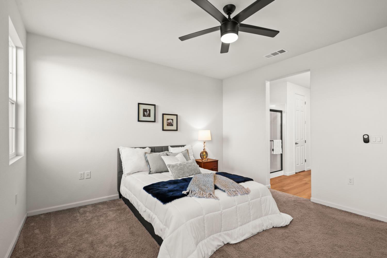 901 Farnham Dr, Patterson, CA 95363