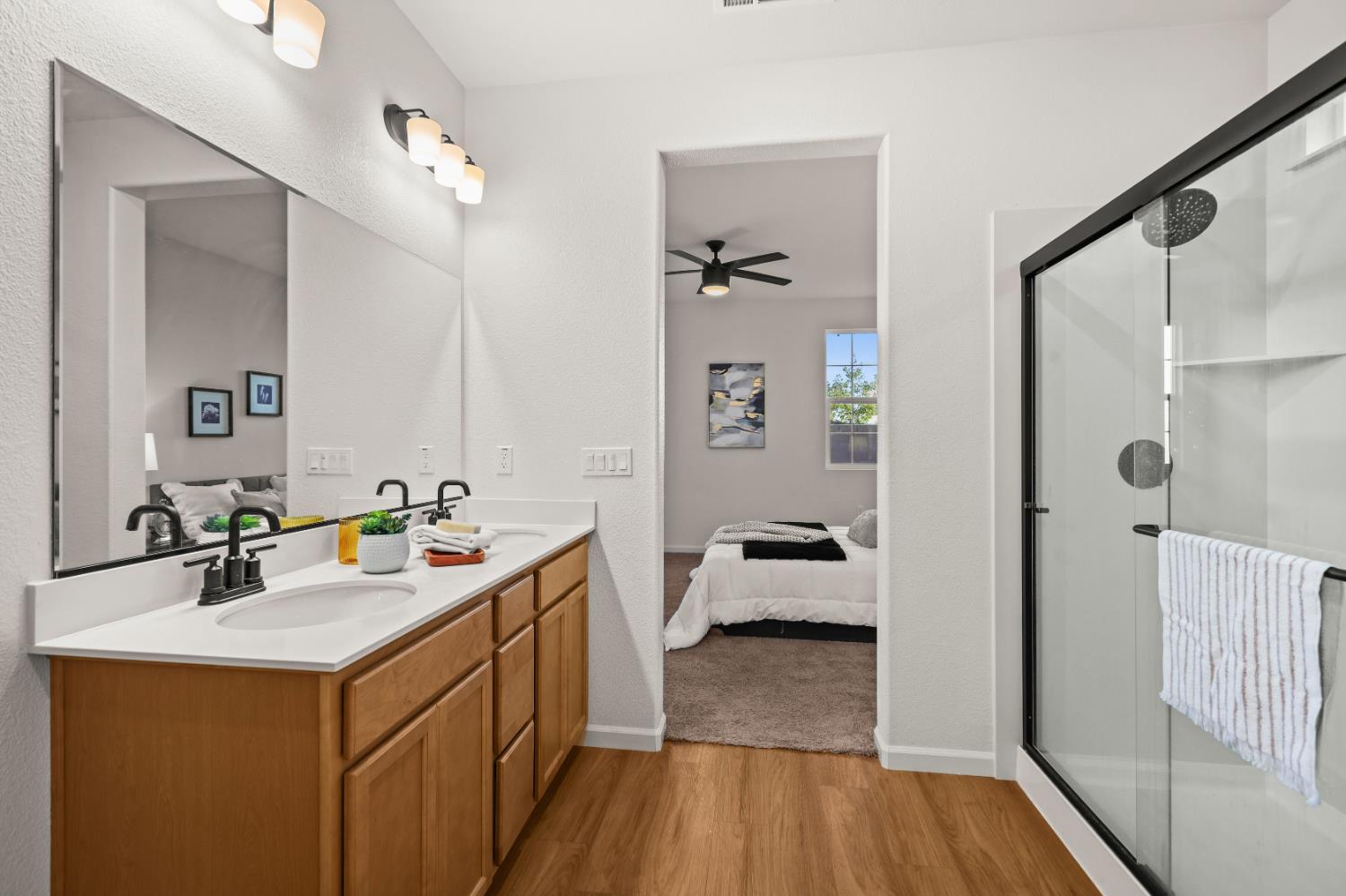 901 Farnham Dr, Patterson, CA 95363