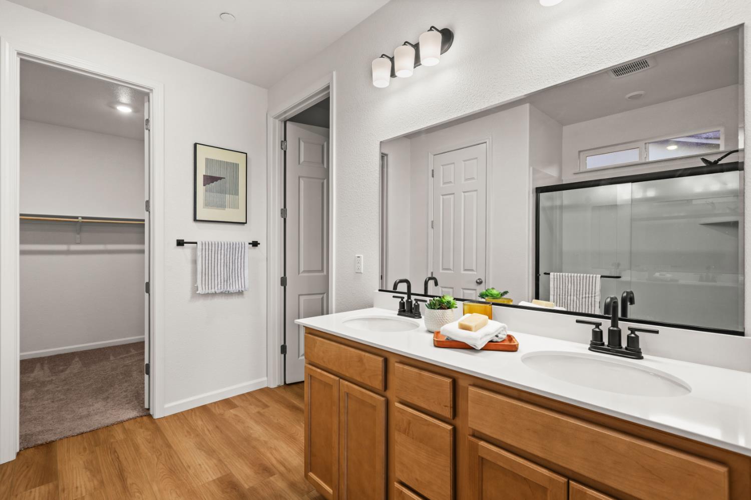 901 Farnham Dr, Patterson, CA 95363
