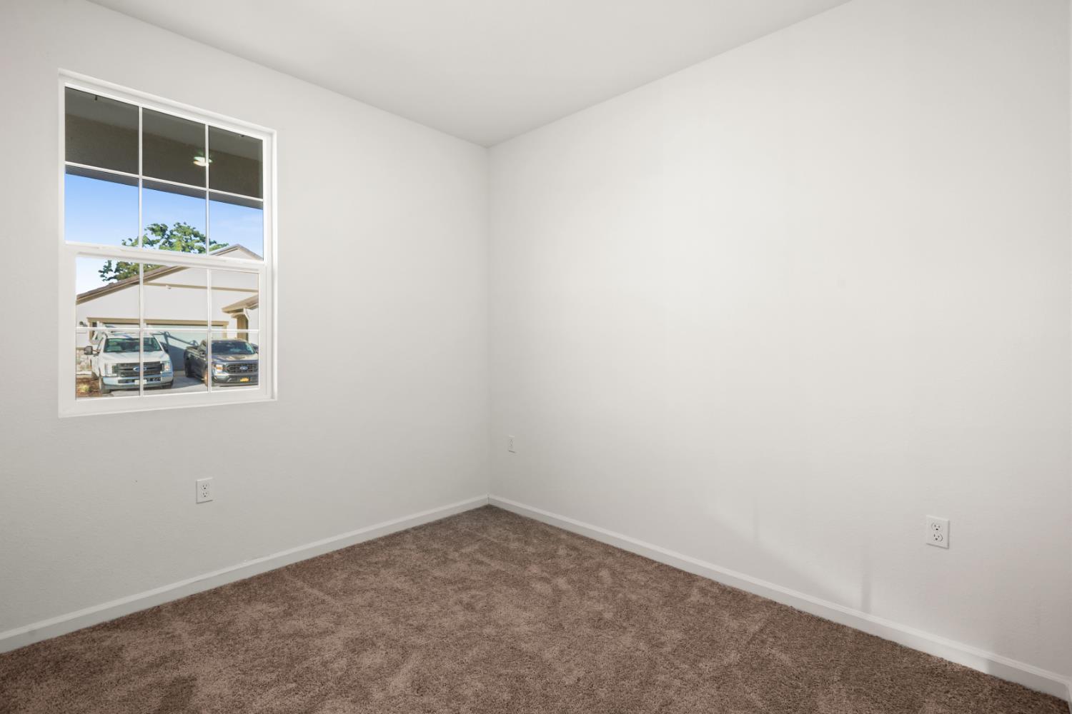 901 Farnham Dr, Patterson, CA 95363
