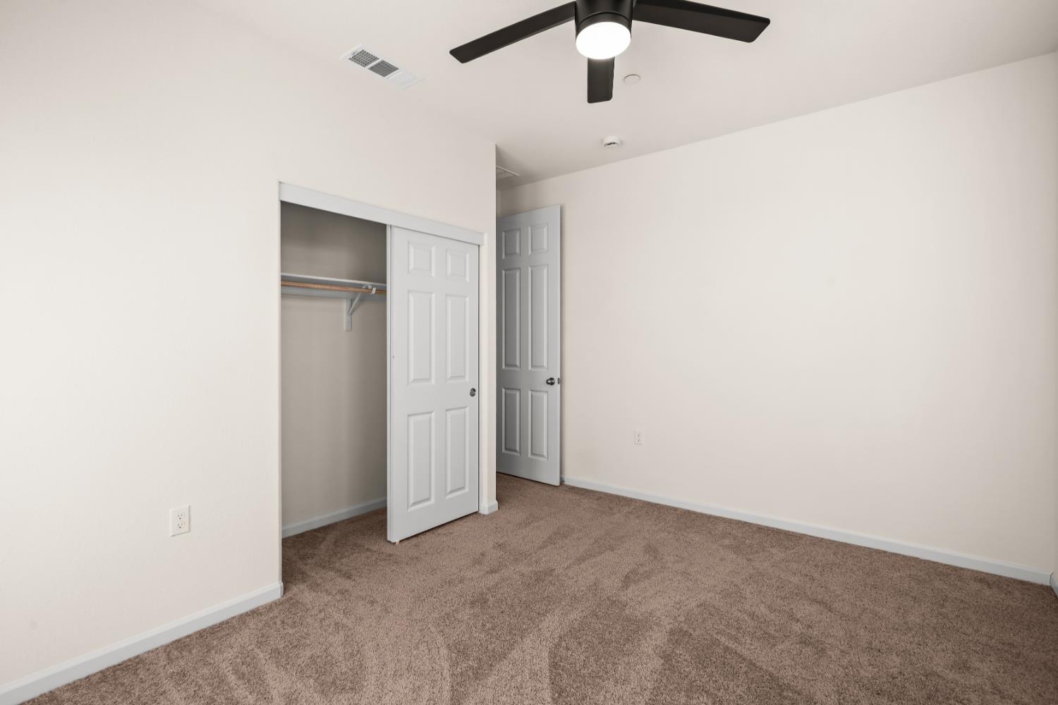 901 Farnham Dr, Patterson, CA 95363