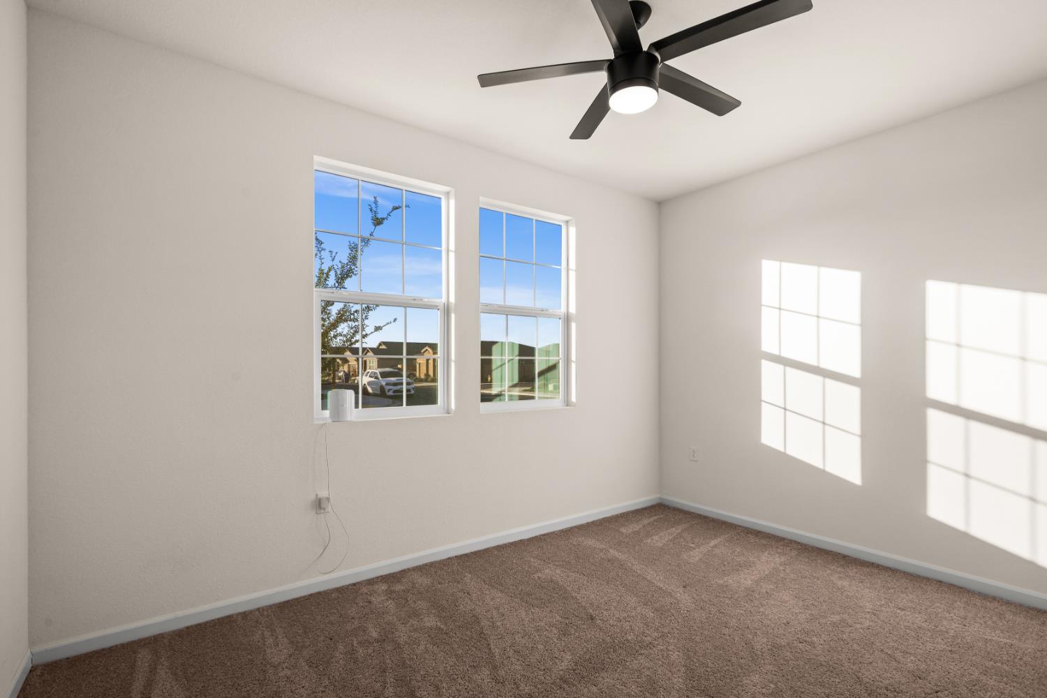 901 Farnham Dr, Patterson, CA 95363