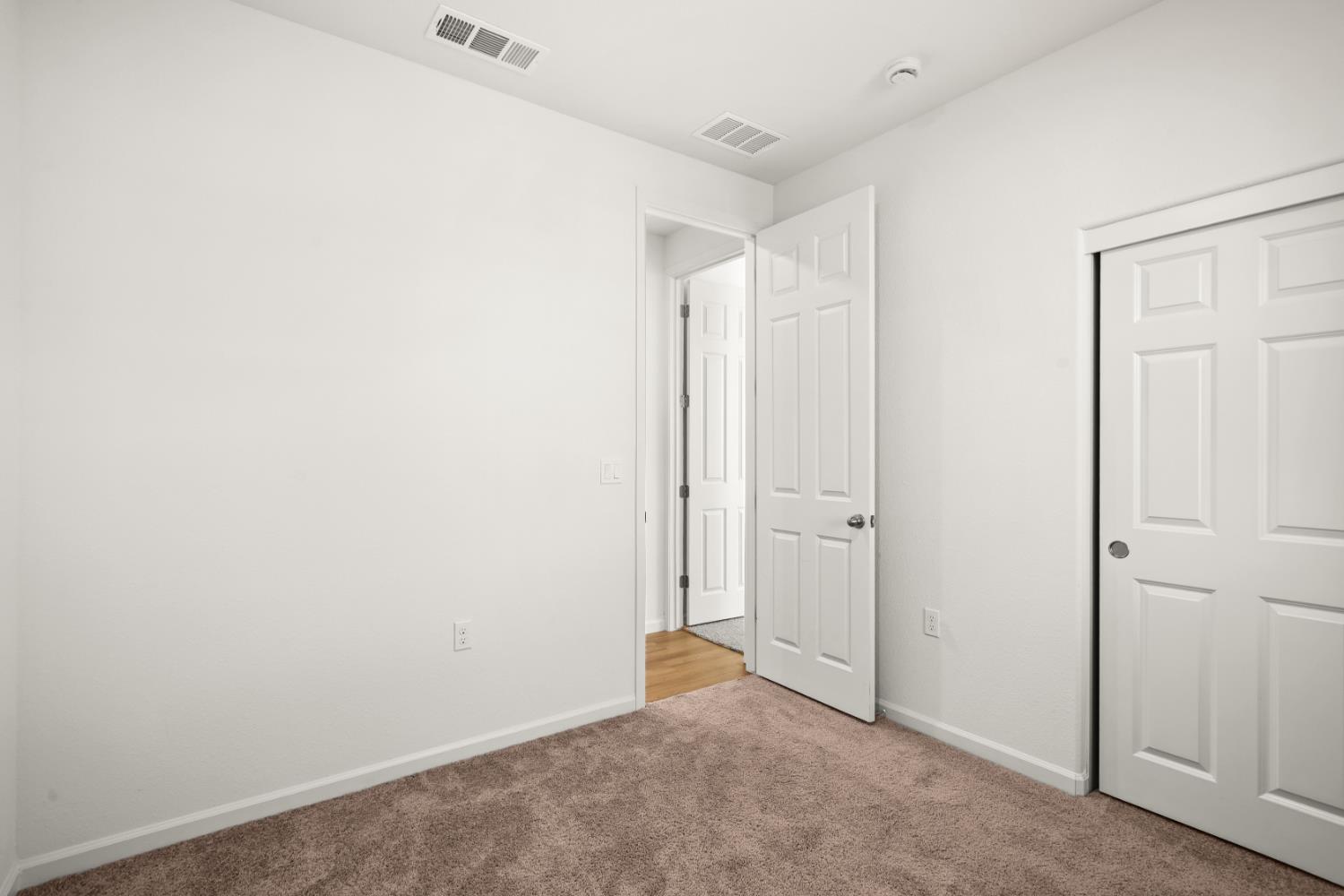901 Farnham Dr, Patterson, CA 95363