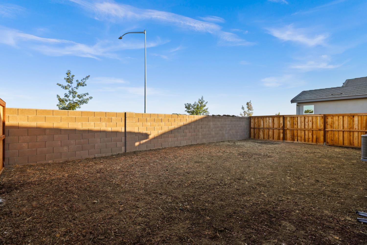 901 Farnham Dr, Patterson, CA 95363