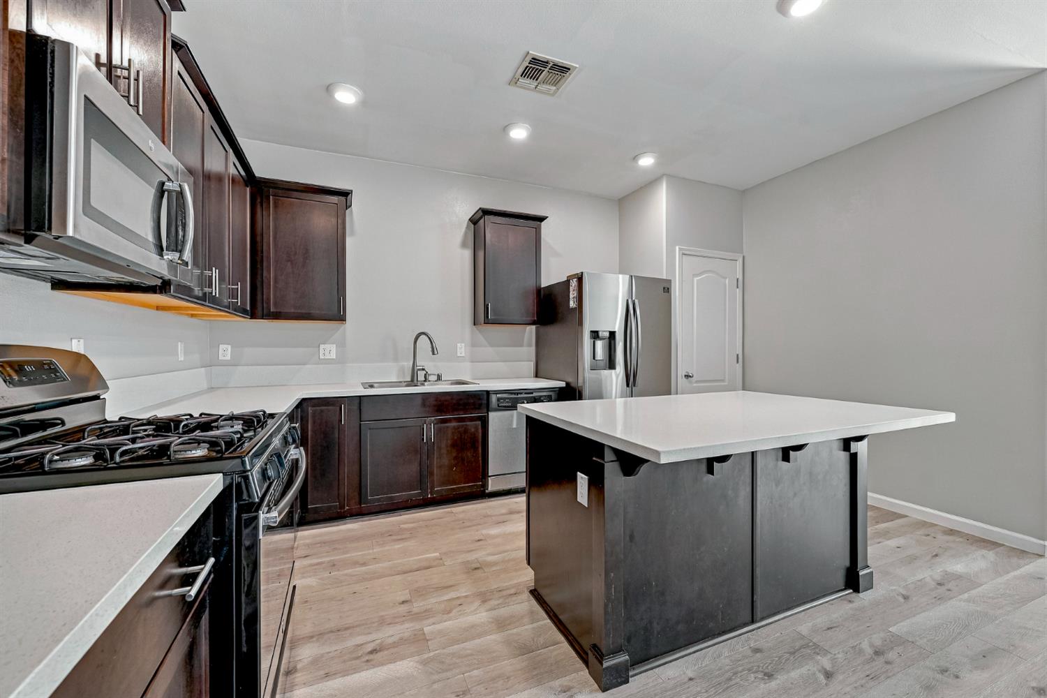 638 Phelps Dr, Merced, CA 95348