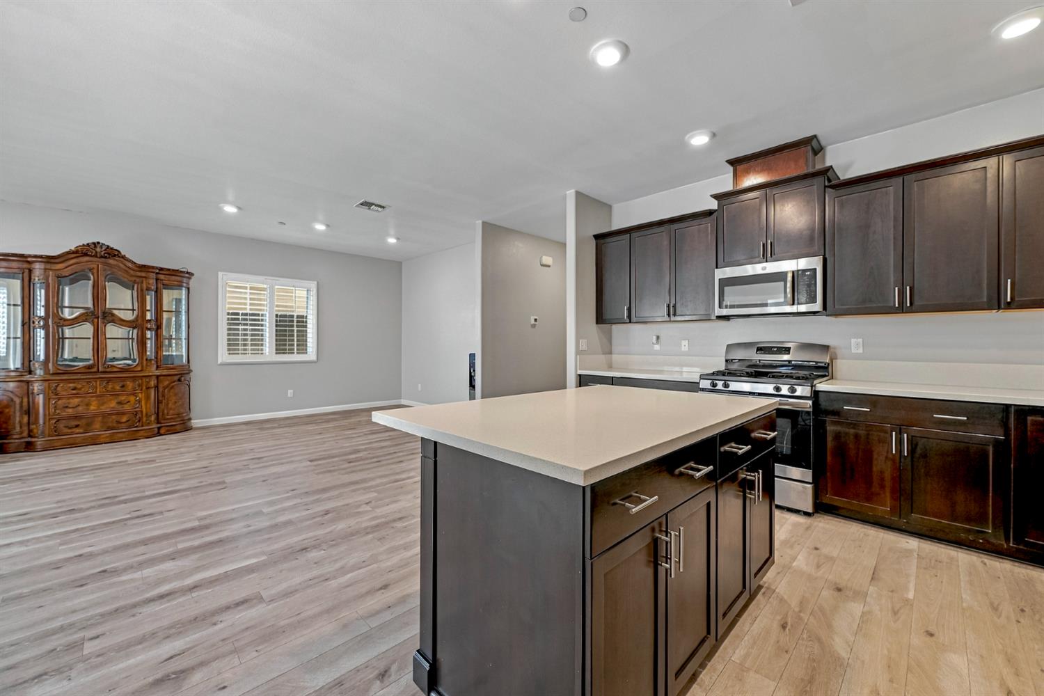 638 Phelps Dr, Merced, CA 95348