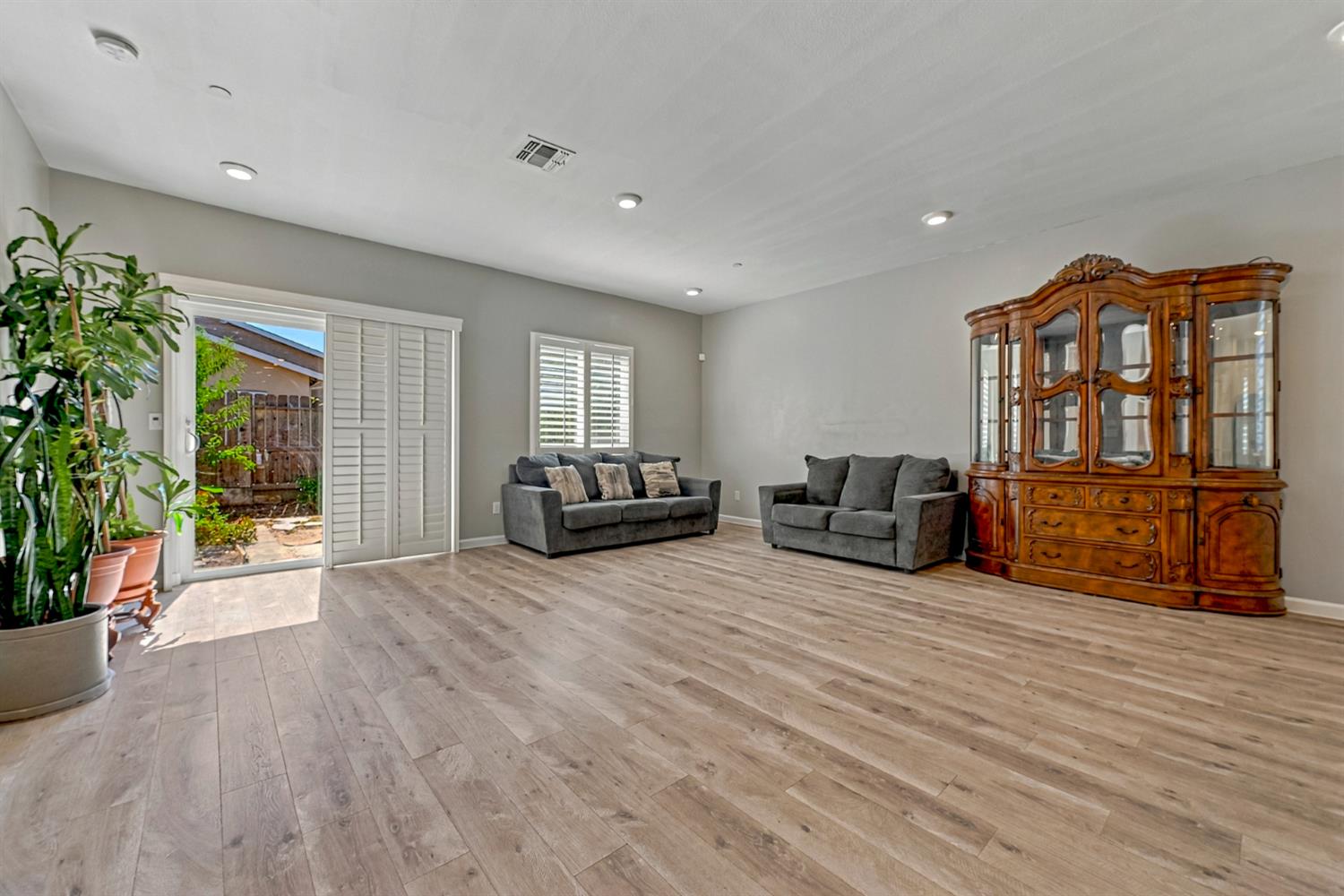 638 Phelps Dr, Merced, CA 95348