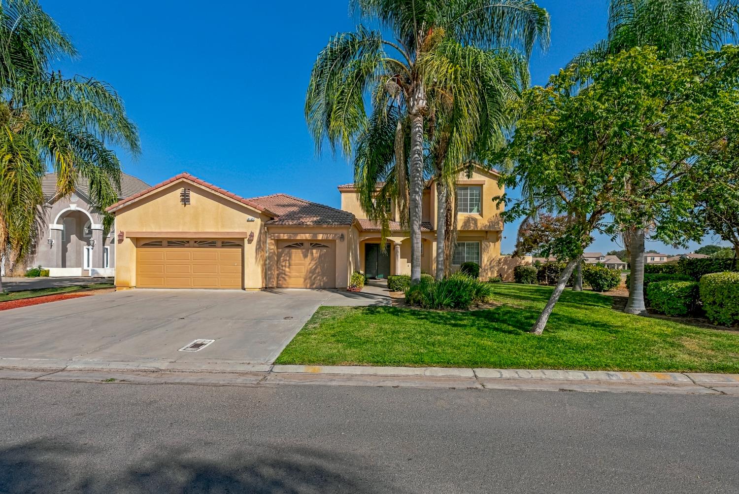8185 Lake Shore Dr, Chowchilla, CA 93610