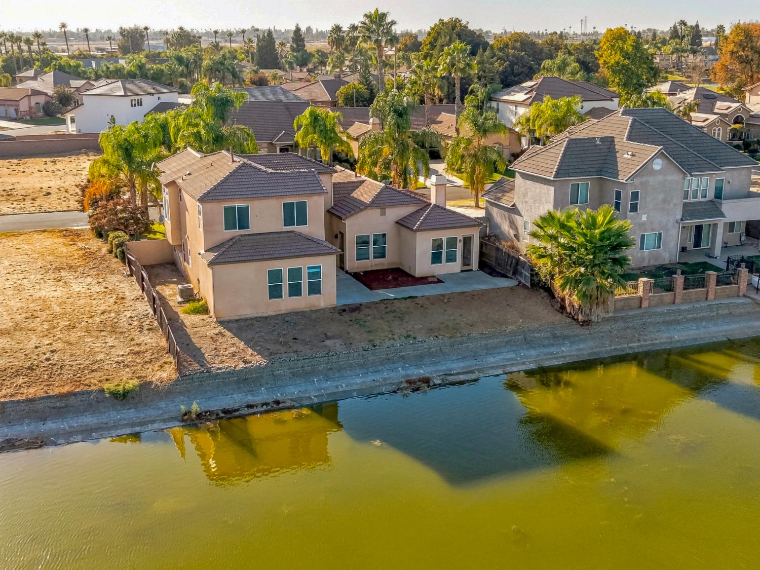 8185 Lake Shore Dr, Chowchilla, CA 93610