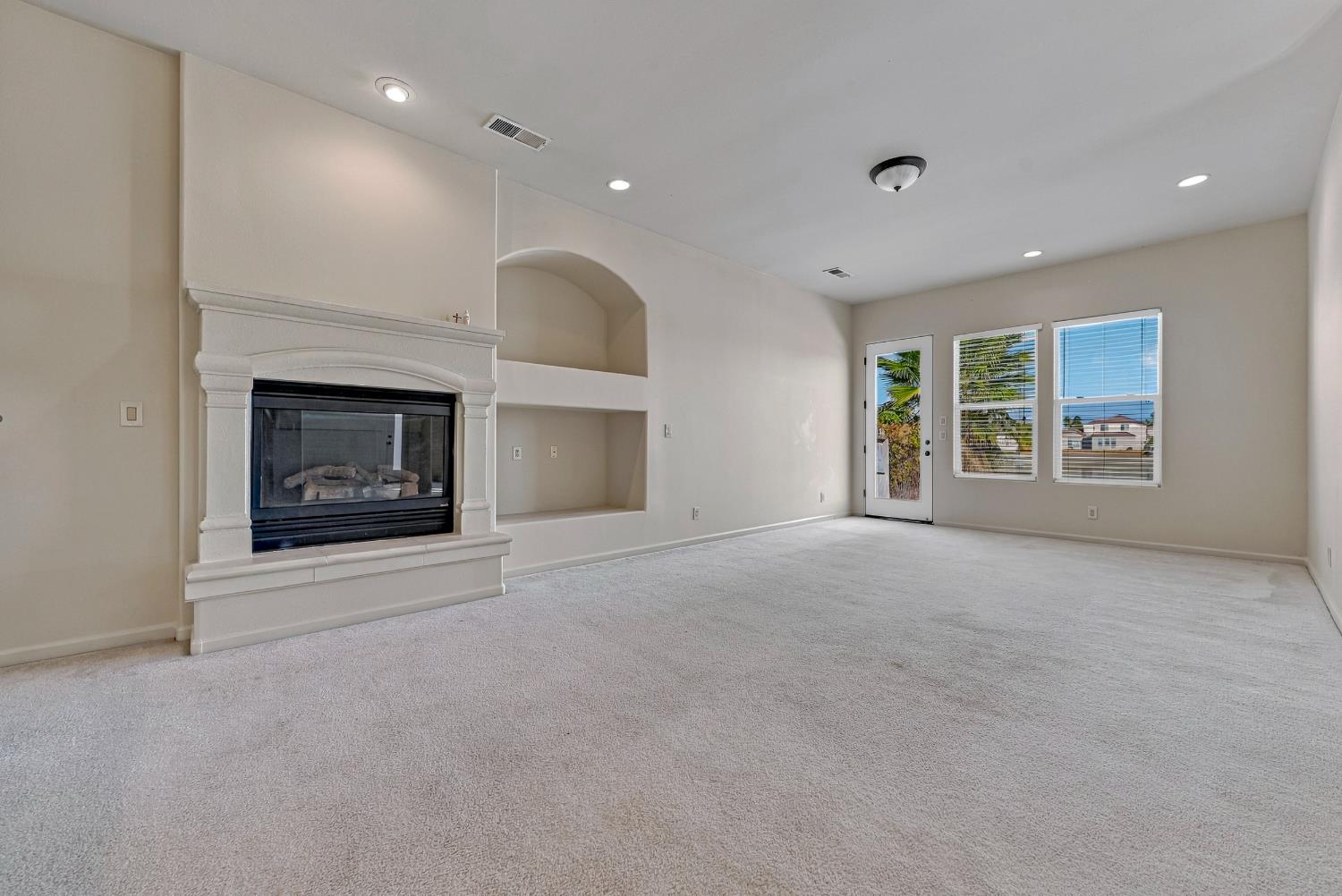 8185 Lake Shore Dr, Chowchilla, CA 93610