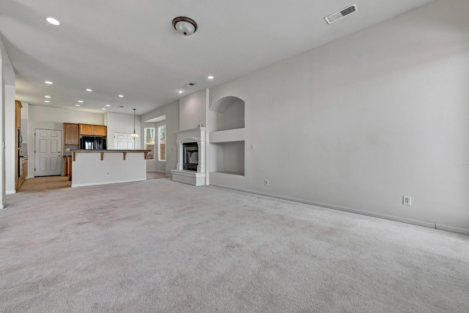 8185 Lake Shore Dr, Chowchilla, CA 93610