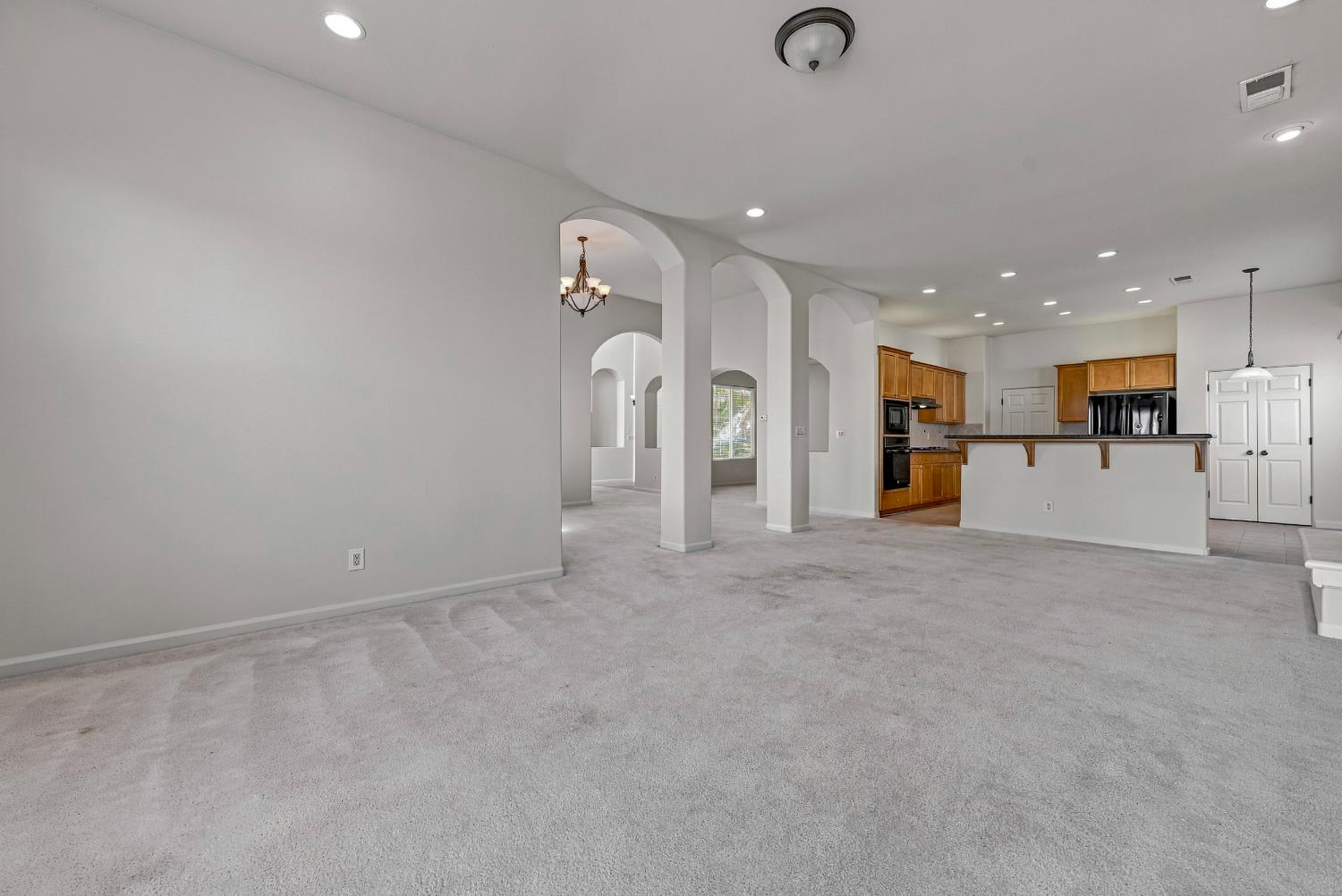 8185 Lake Shore Dr, Chowchilla, CA 93610