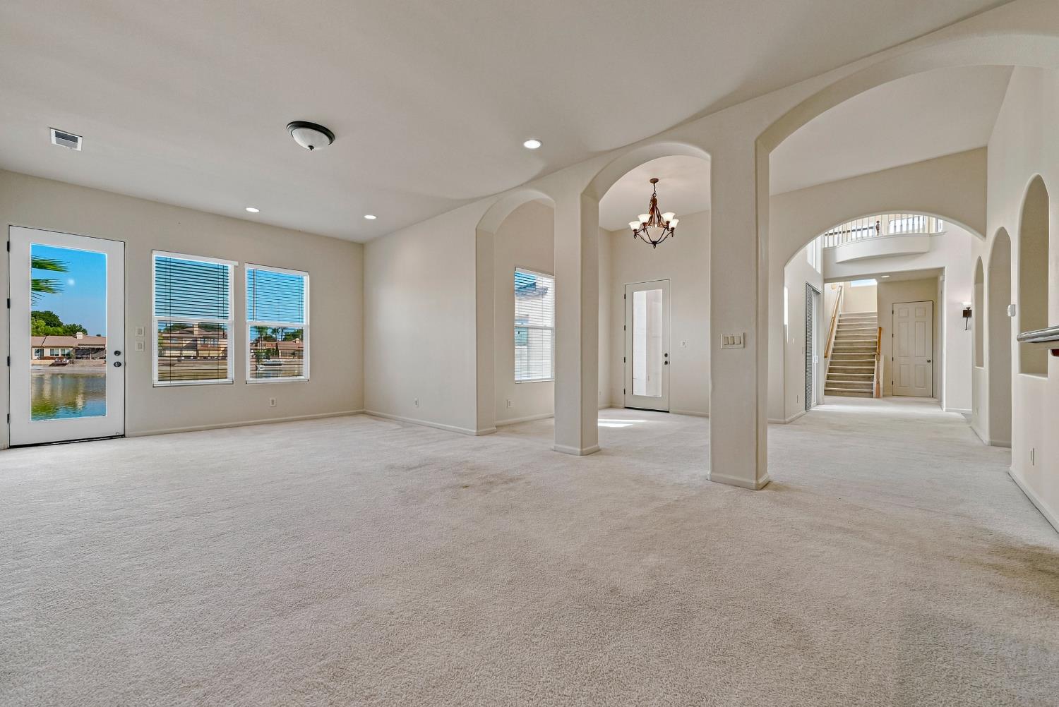 8185 Lake Shore Dr, Chowchilla, CA 93610