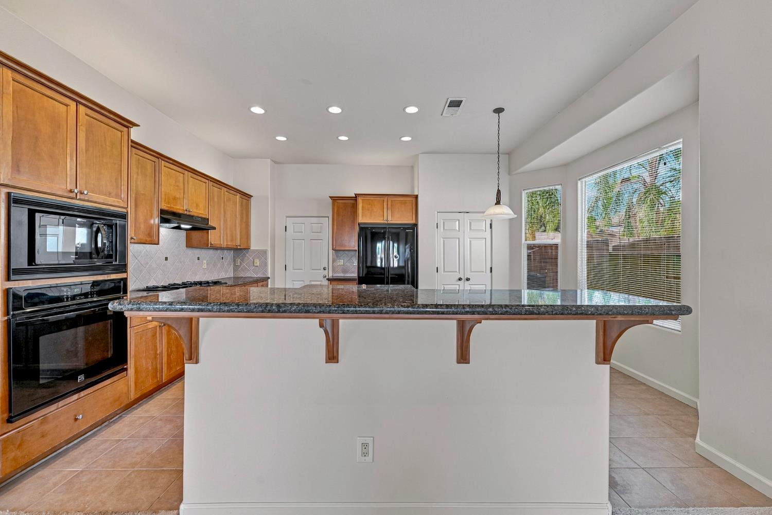 8185 Lake Shore Dr, Chowchilla, CA 93610