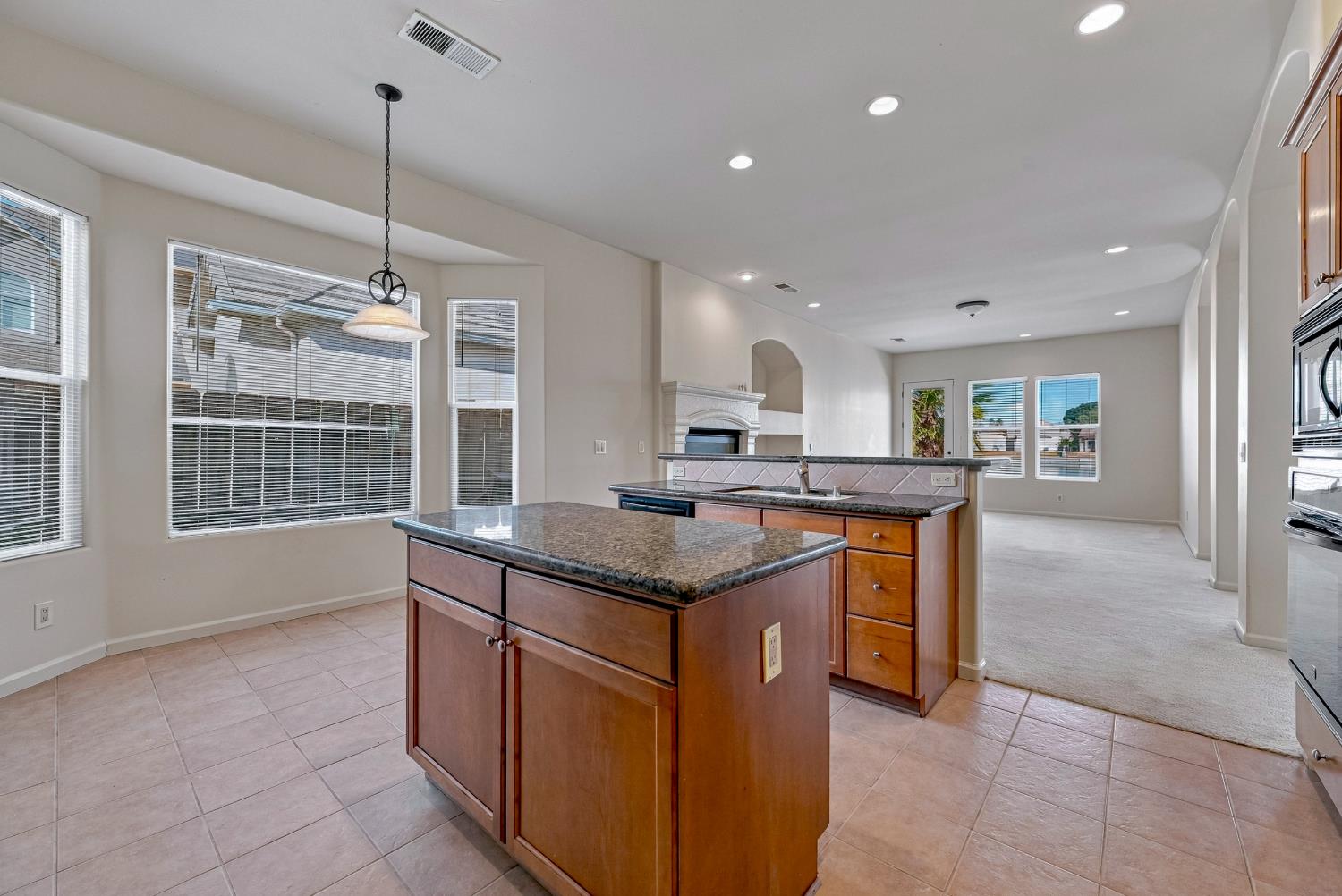 8185 Lake Shore Dr, Chowchilla, CA 93610