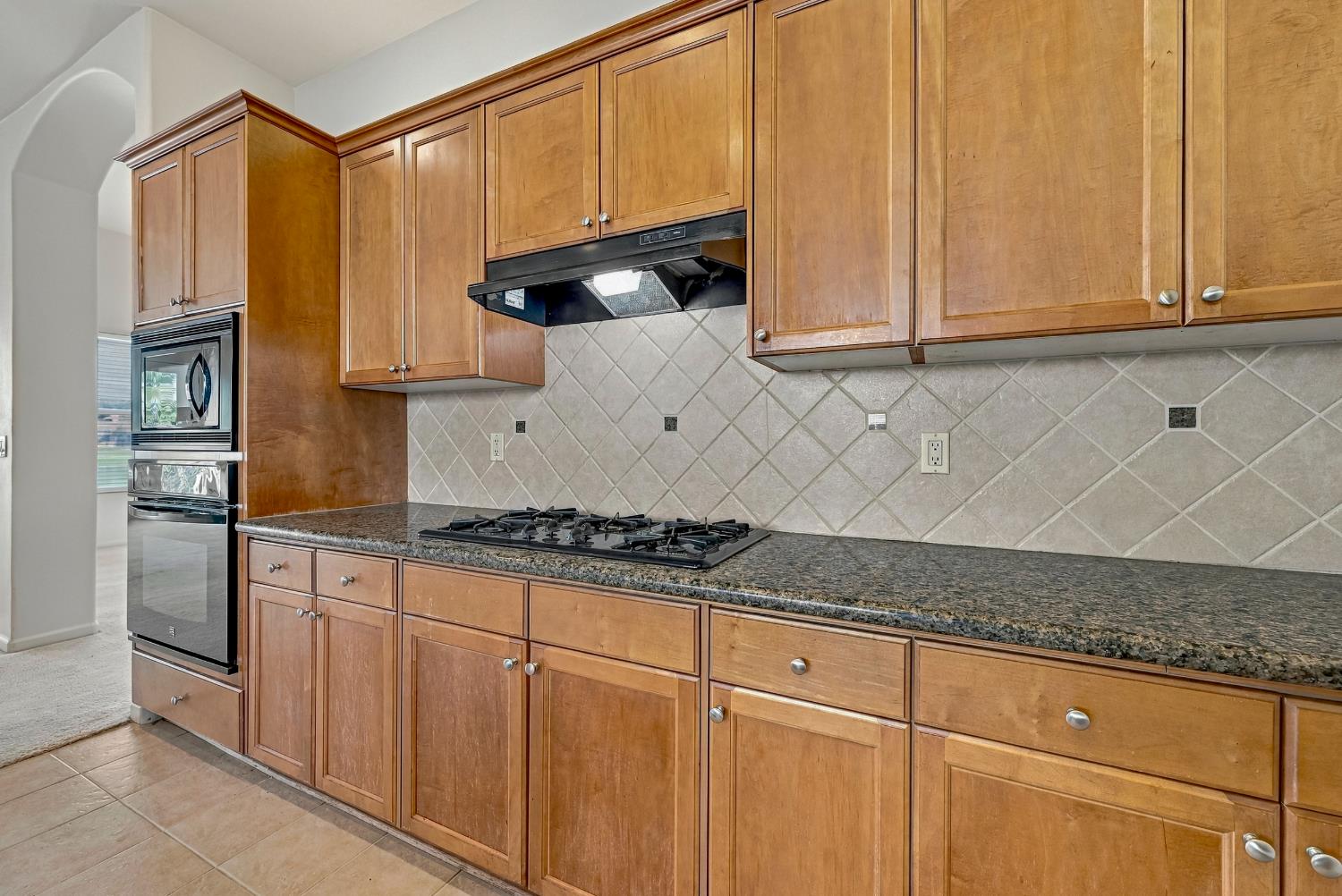 8185 Lake Shore Dr, Chowchilla, CA 93610