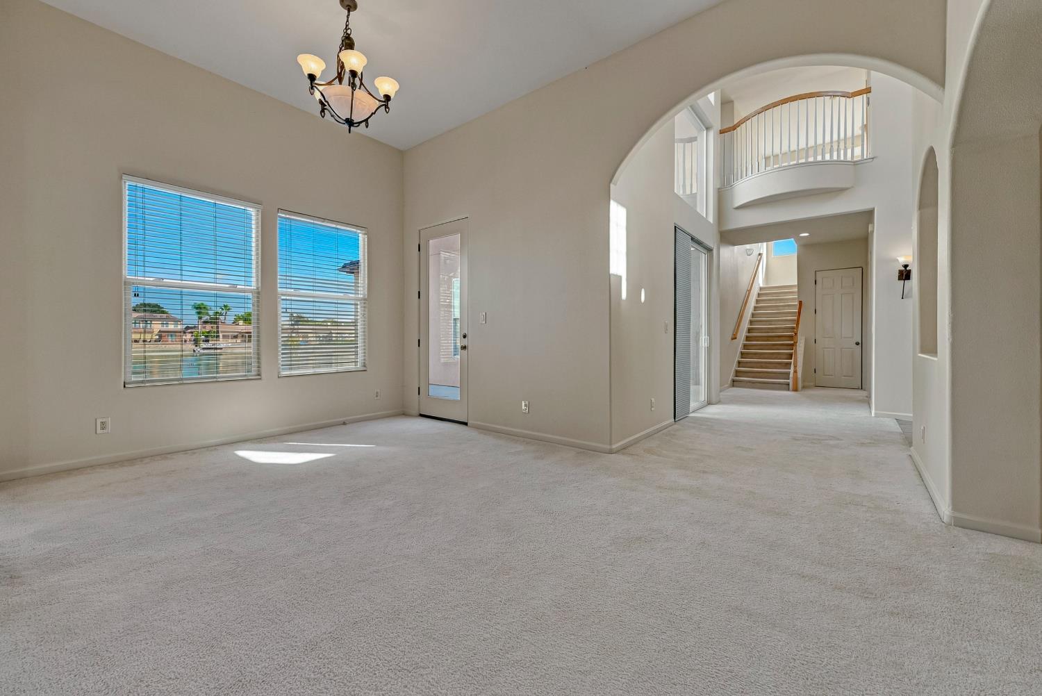 8185 Lake Shore Dr, Chowchilla, CA 93610