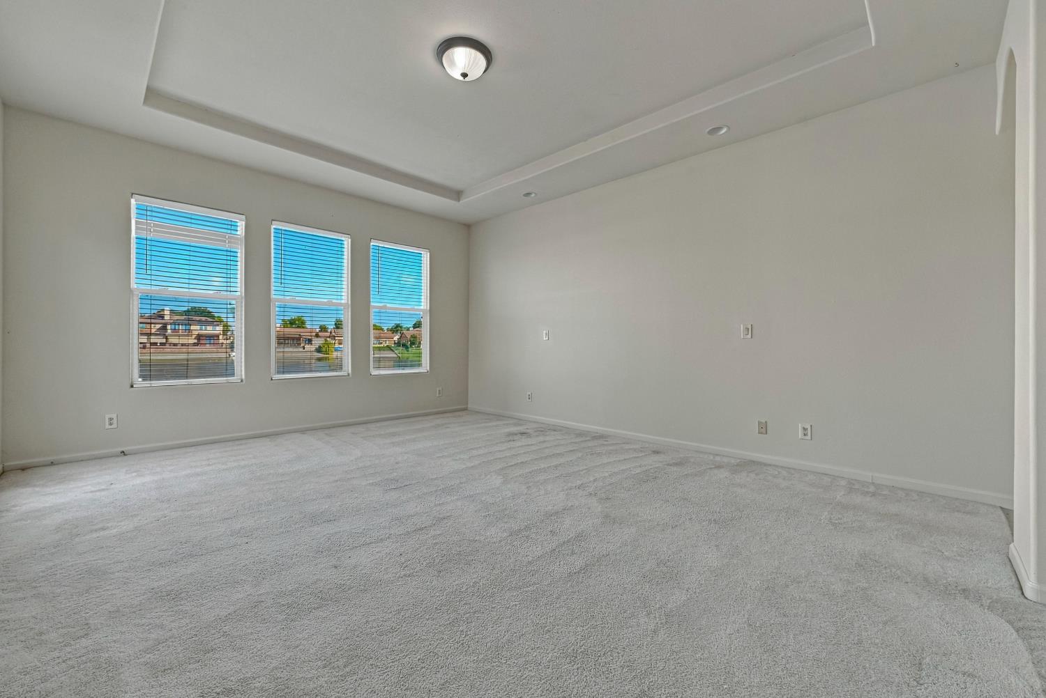 8185 Lake Shore Dr, Chowchilla, CA 93610
