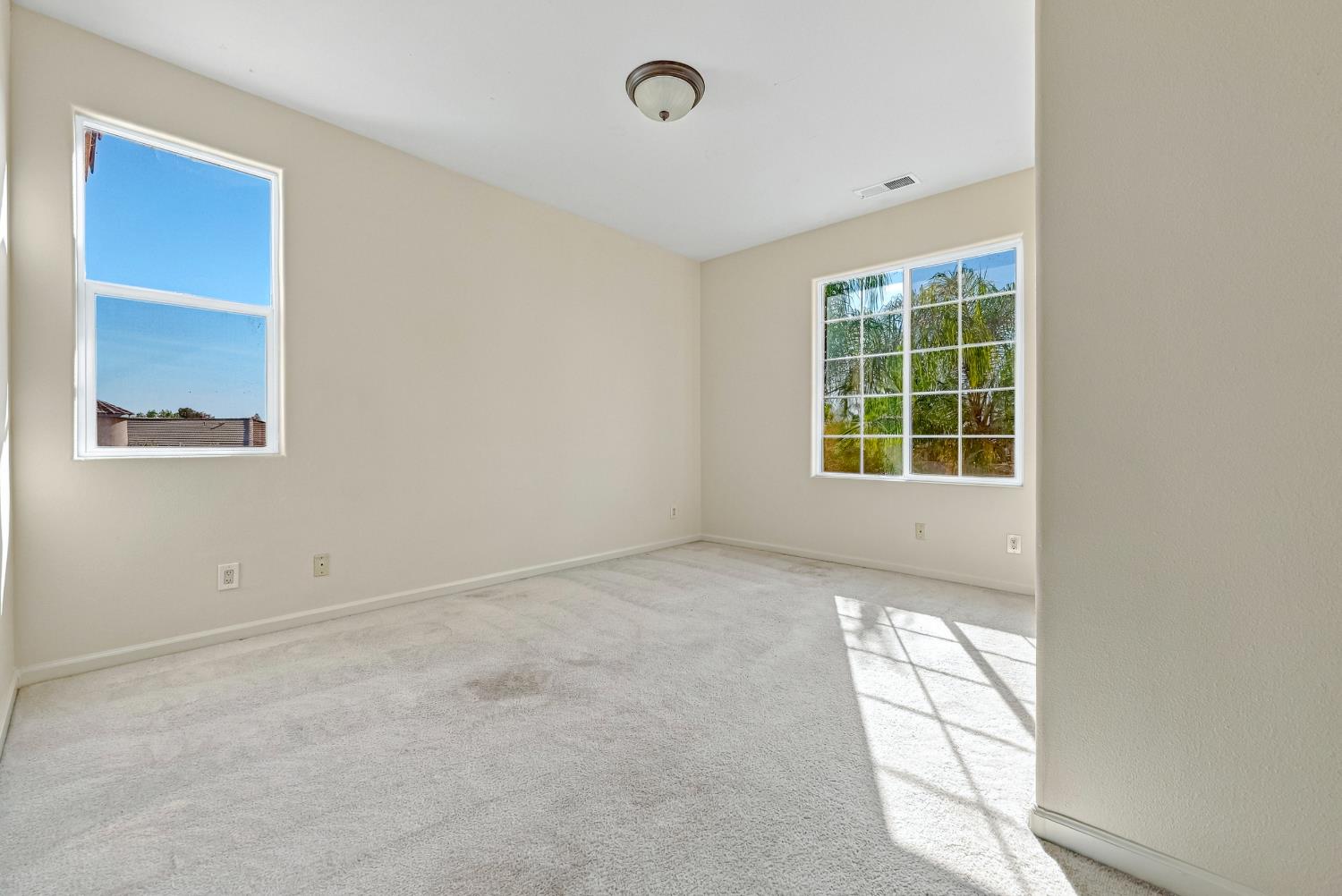 8185 Lake Shore Dr, Chowchilla, CA 93610